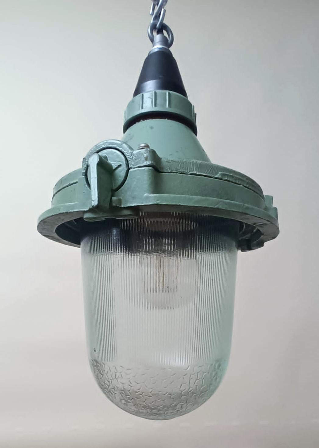 Vintage industrial lantern with cast aluminum body and glass shade / Made in the USSR circa 1980s
Measures: Diameter 9.5 inches, height 14 inches
1 light / E26 or E27 type / max 60W
2 available in stock in Italy, price listed is for each item
Order