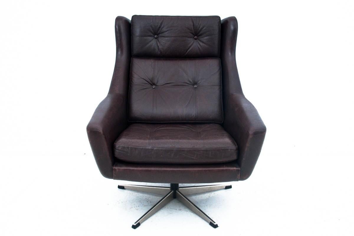 Industrial Leather Armchair with a Footstool, Denmark, 1960s For Sale 4