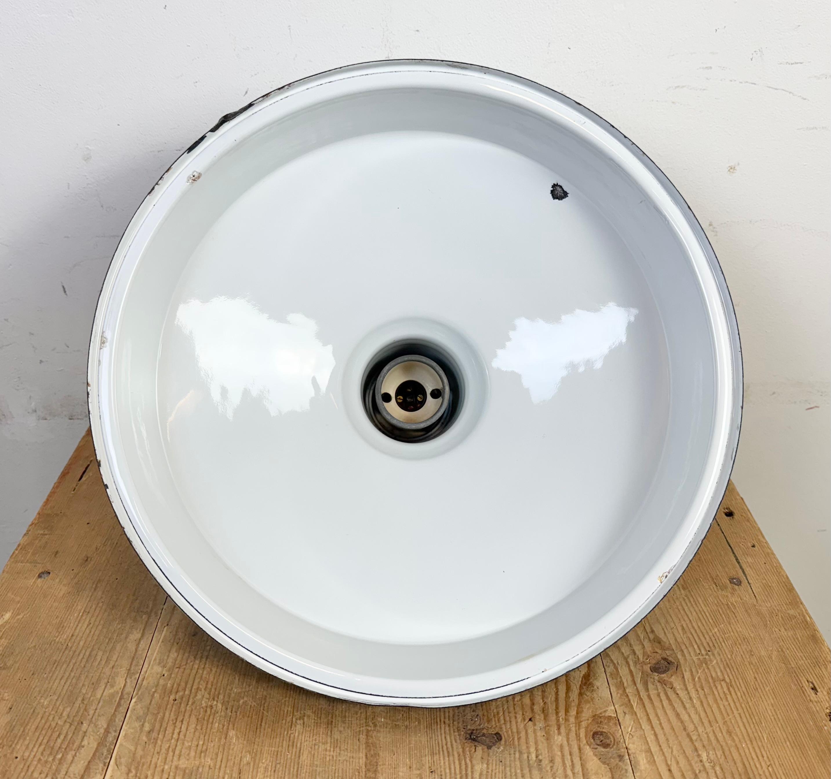 Lampe pendante d'usine industrielle en émail bleu clair, années 1960 en vente 9