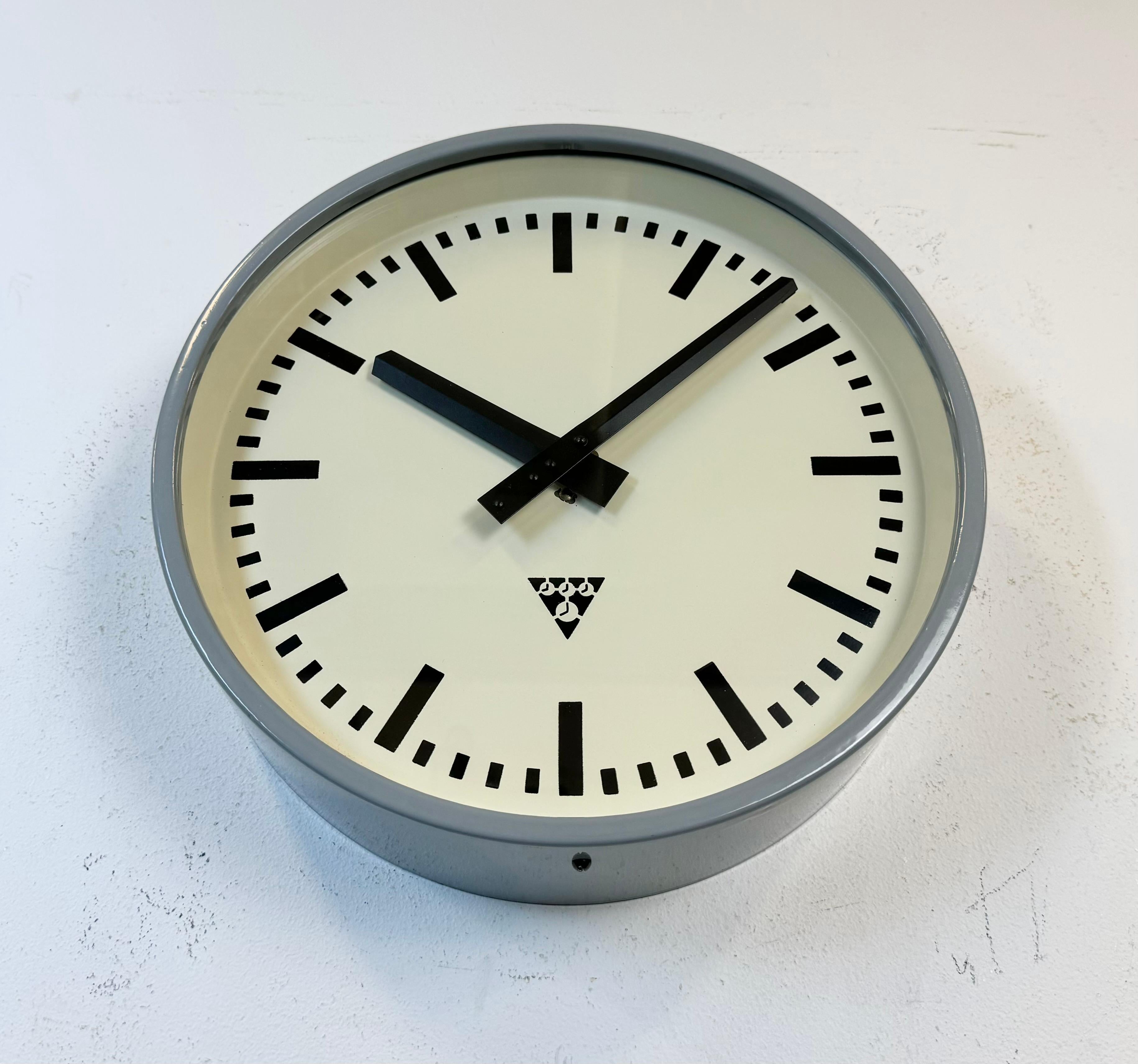 Industrial Light Grey Factory Wall Clock from Pragotron, 1960s For Sale 1