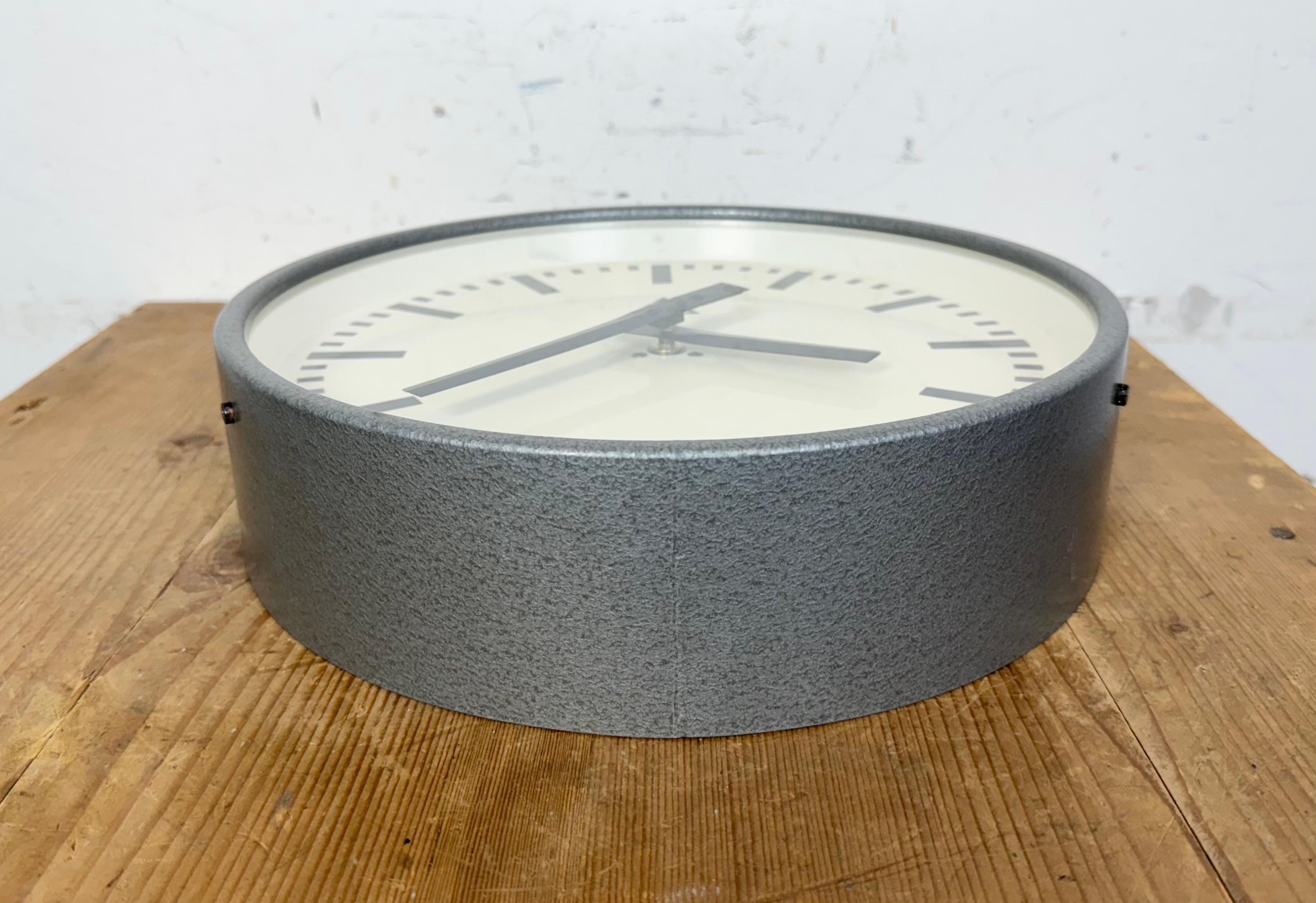 Industrial Grey Hammer Paint Factory Wall Clock from Pragotron, 1960s For Sale 6