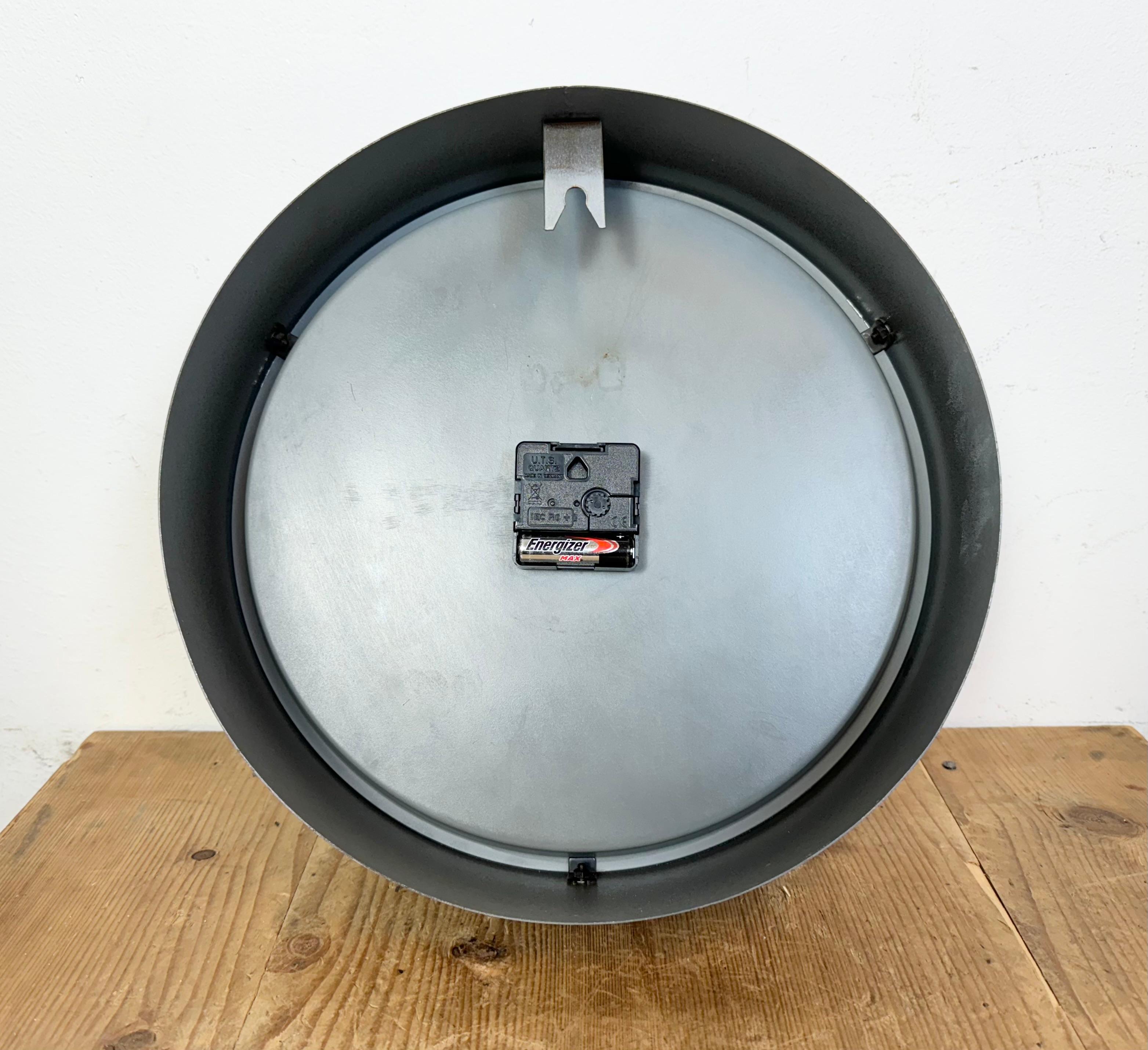 Industrial Grey Hammer Paint Factory Wall Clock from Pragotron, 1960s For Sale 10