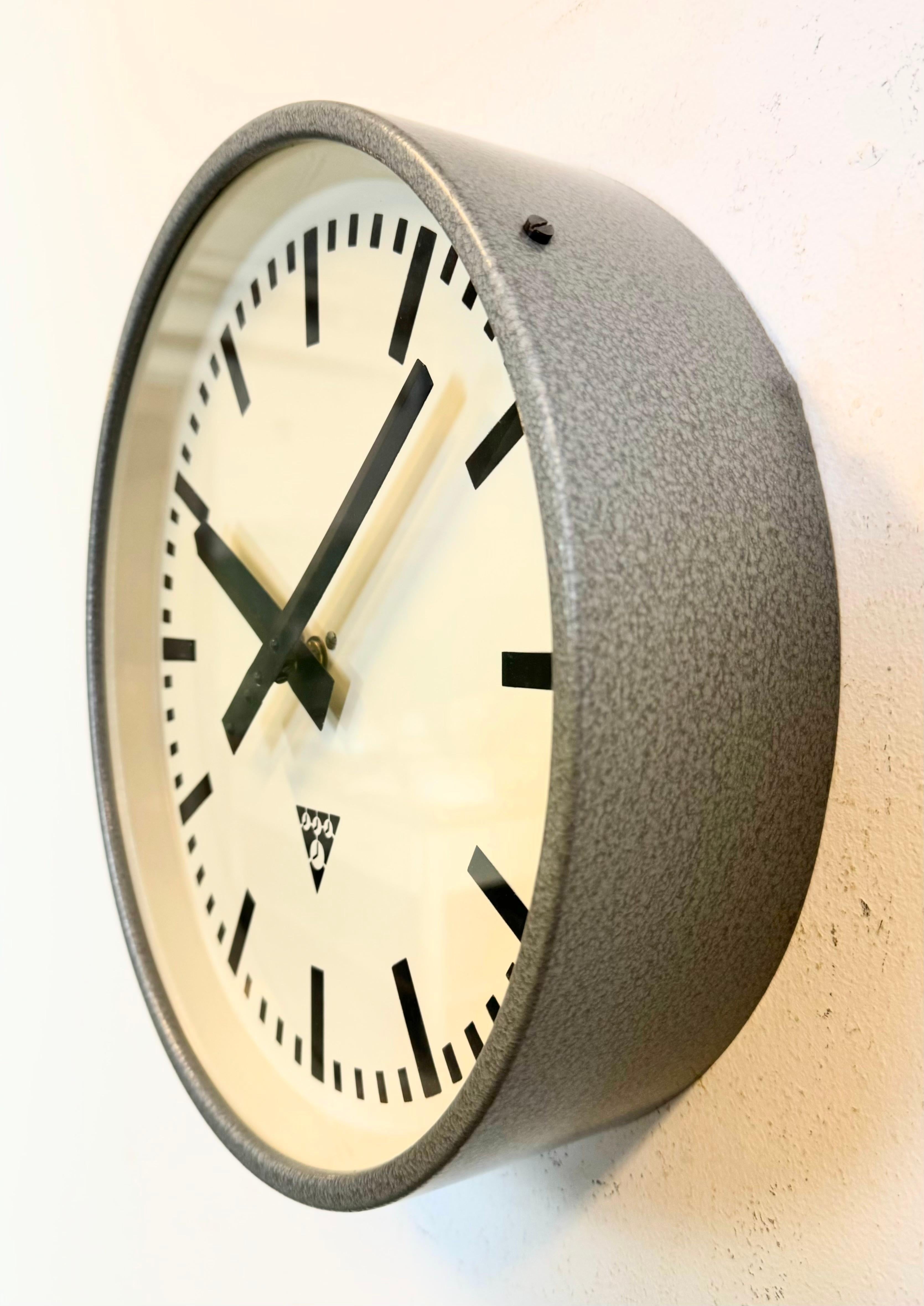 Industrial Grey Hammer Paint Factory Wall Clock from Pragotron, 1960s In Good Condition For Sale In Kojetice, CZ