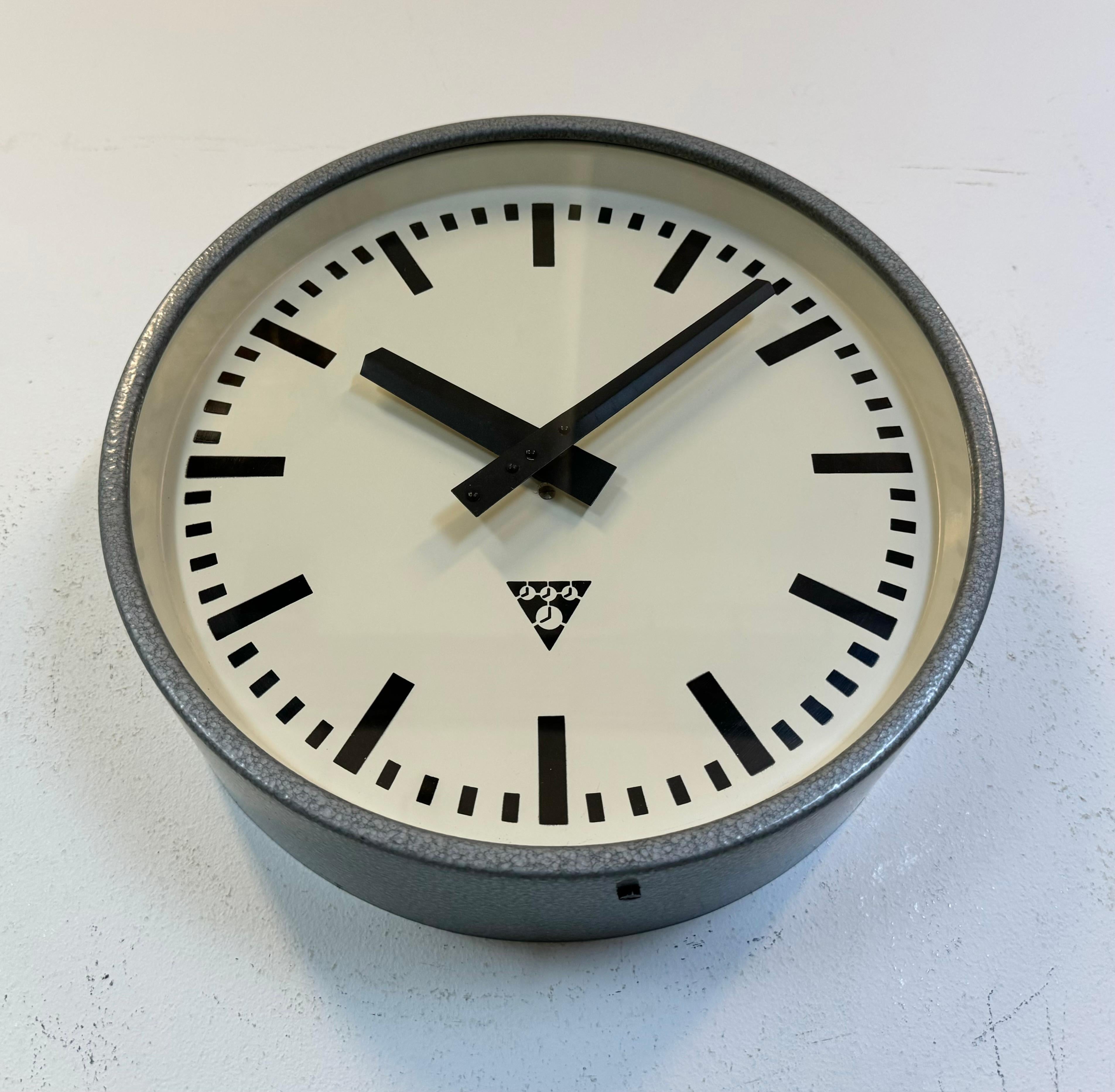 Industrial Grey Hammer Paint Factory Wall Clock from Pragotron, 1960s For Sale 1