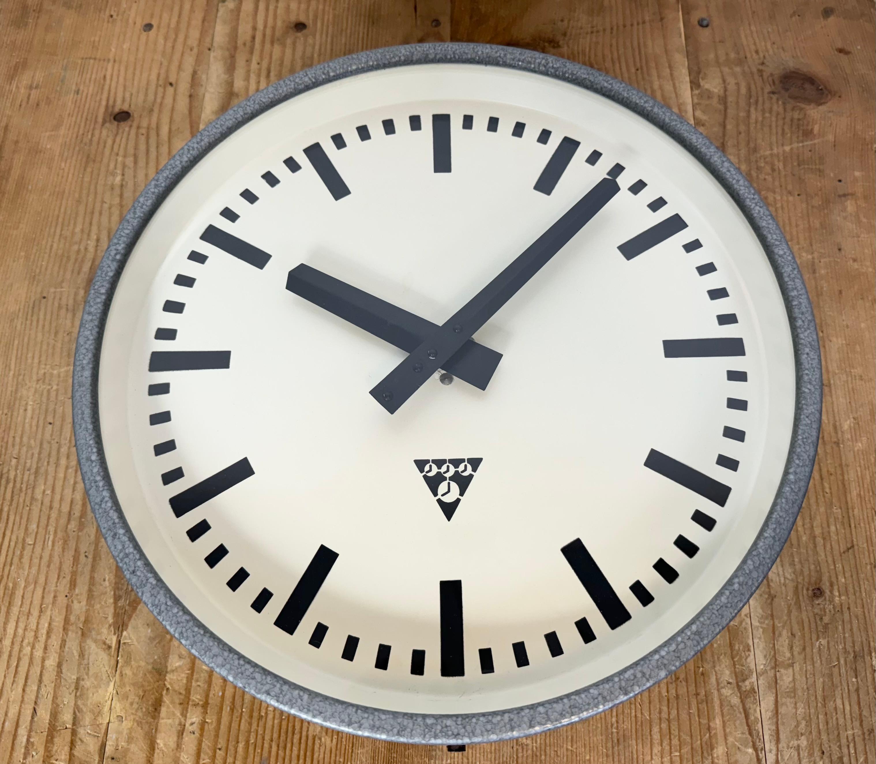 Industrial Grey Hammer Paint Factory Wall Clock from Pragotron, 1960s For Sale 3