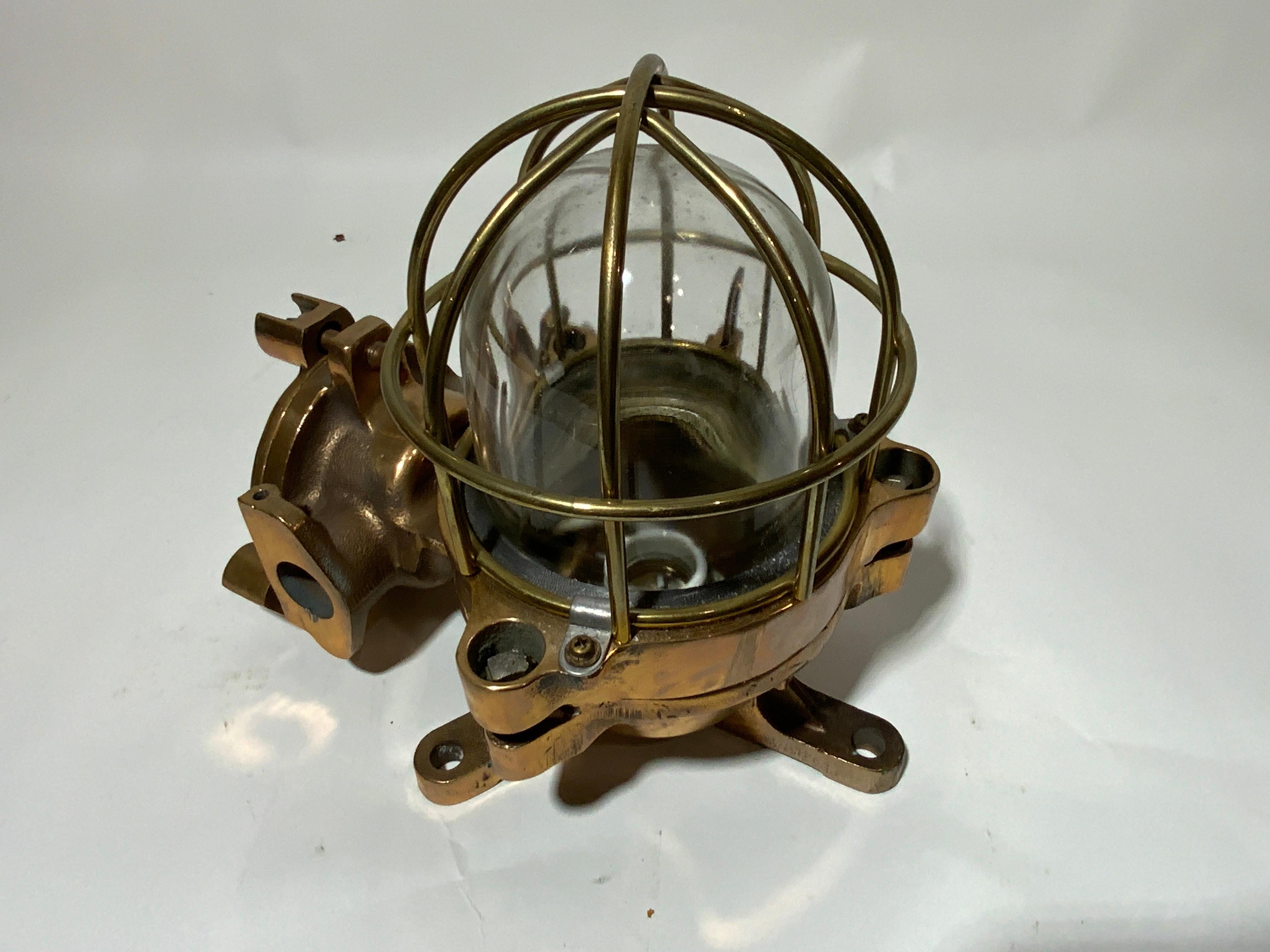 Iluminación industrial de un barco mediados del siglo XX en venta