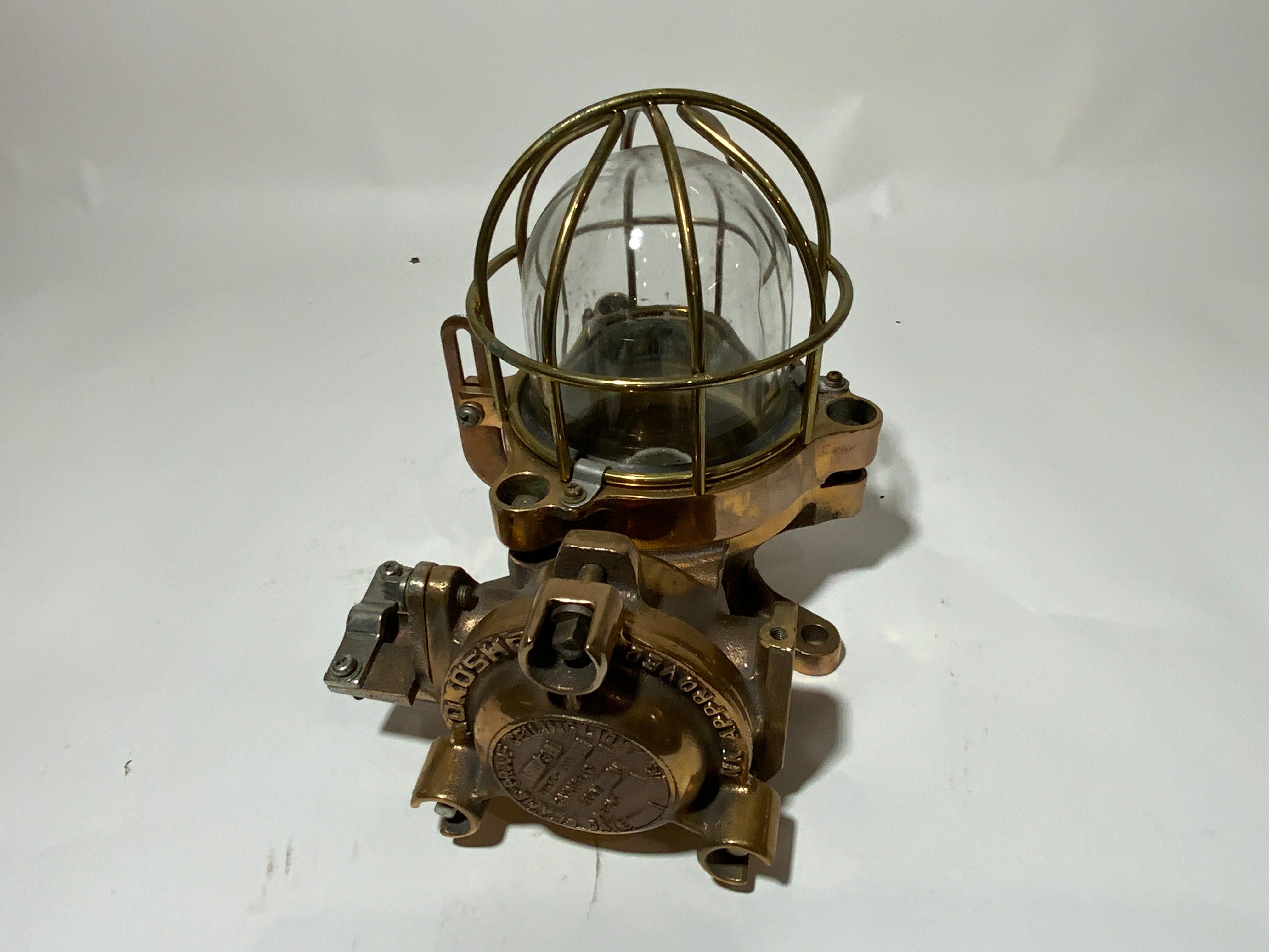 Iluminación industrial de un barco Latón en venta