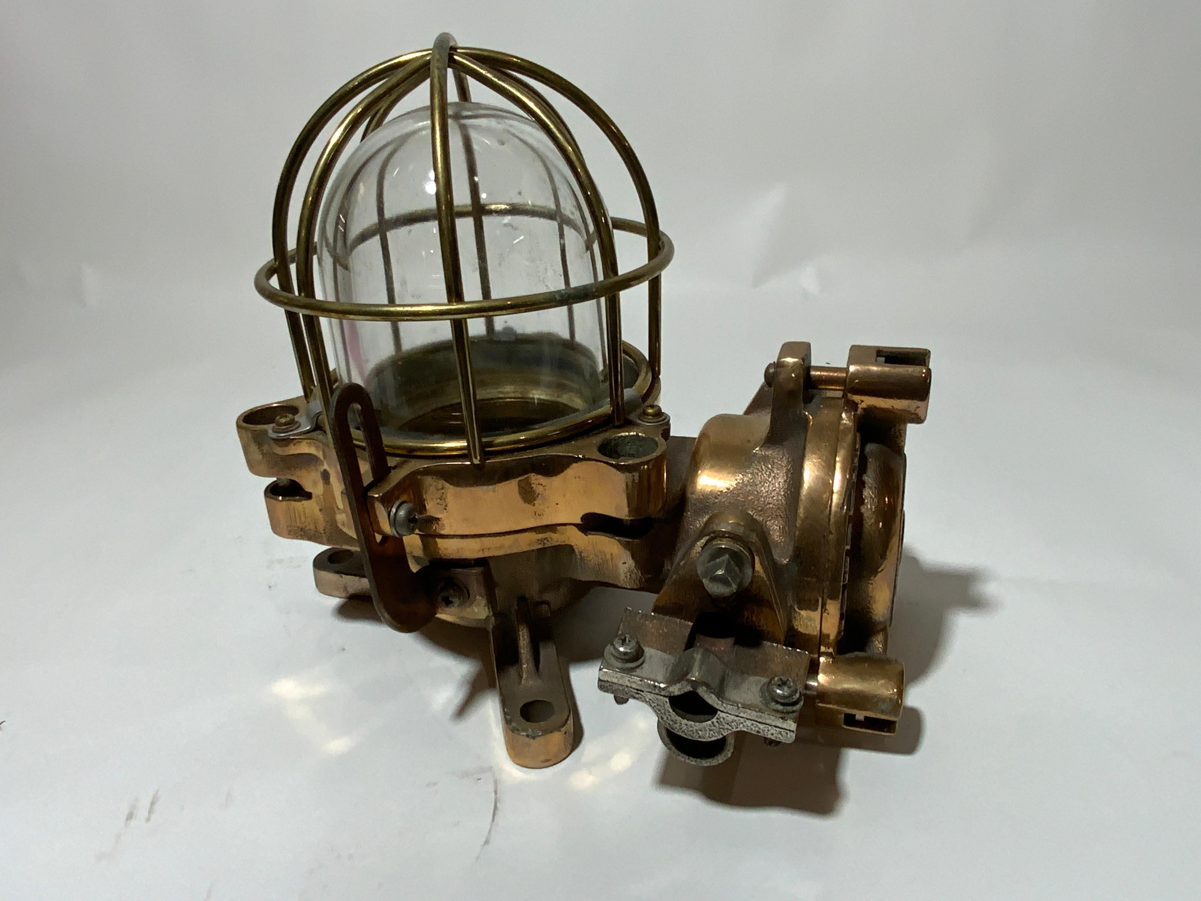 Iluminación industrial de un barco en venta 2