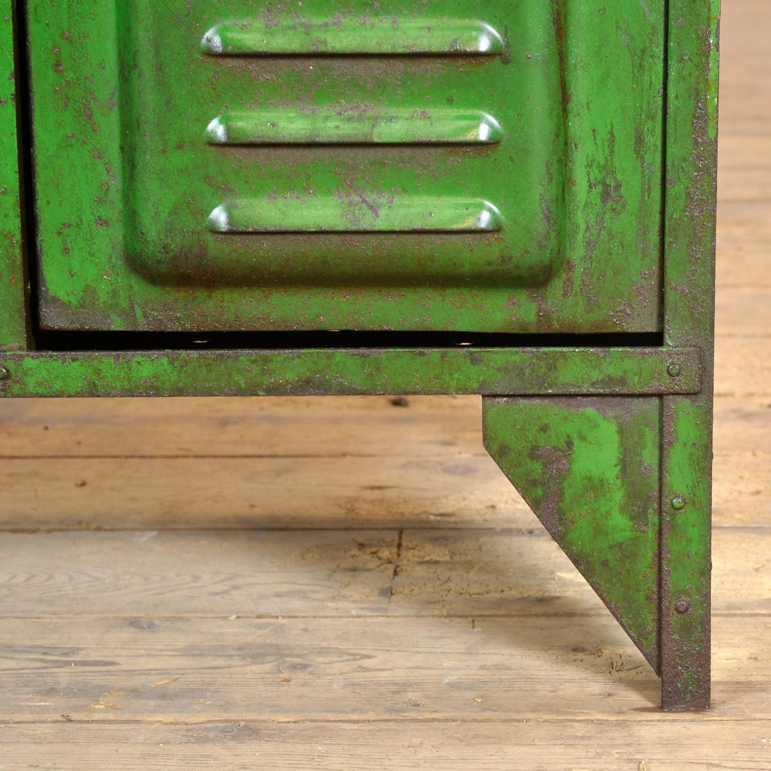 Industrieschrank, 1940er Jahre im Angebot 6