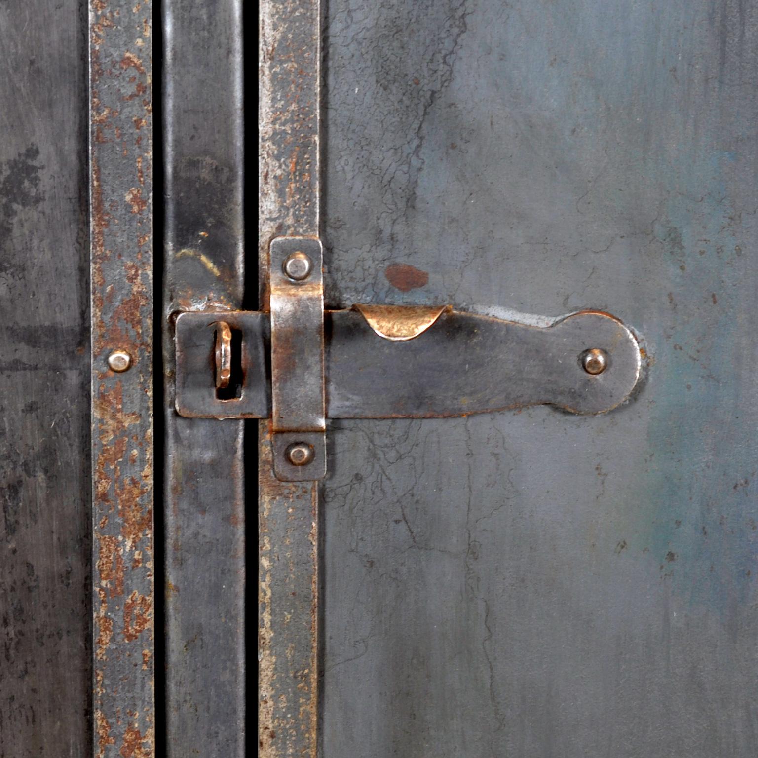 armoire industrielle, années 1950 en vente 3