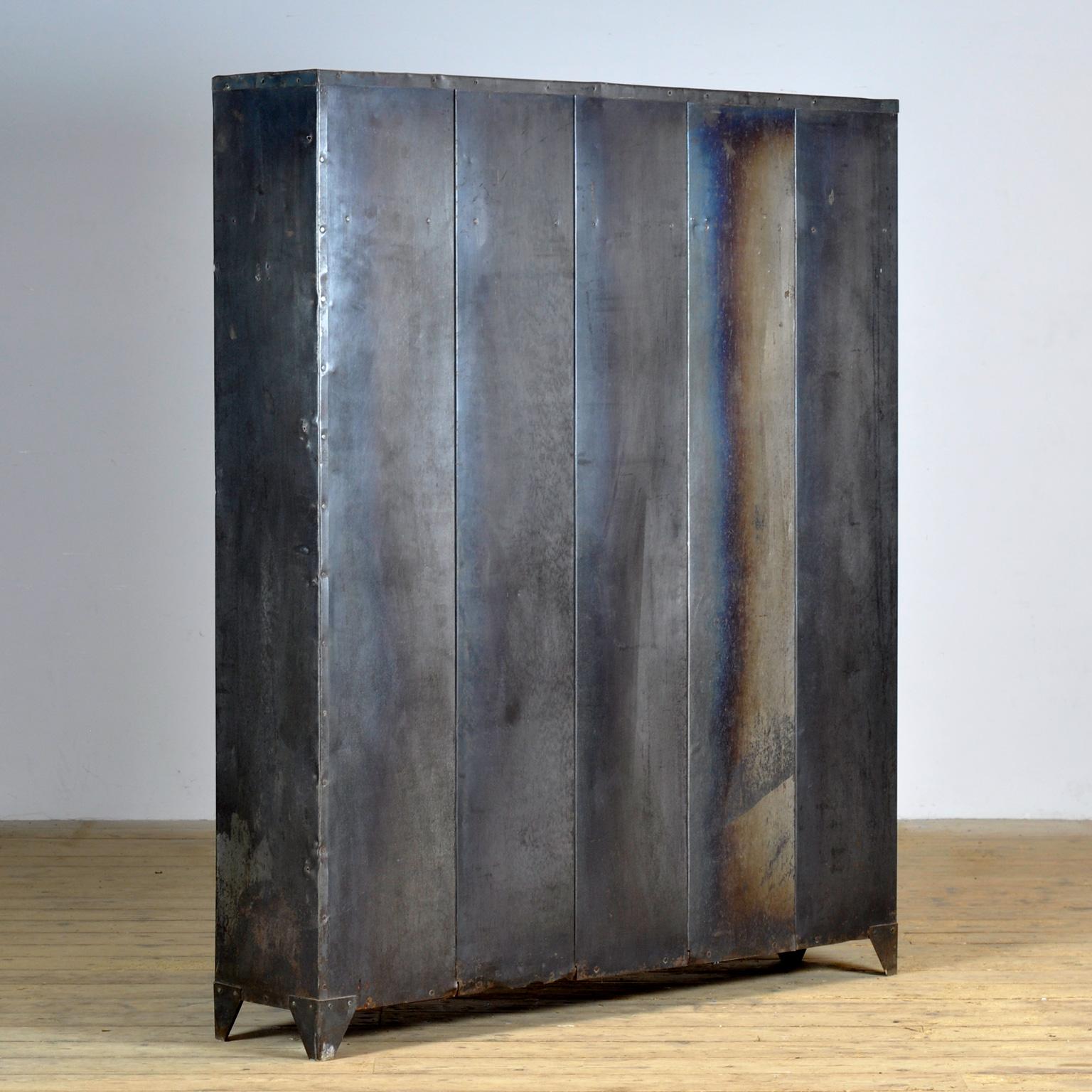 armoire industrielle, années 1950 en vente 4
