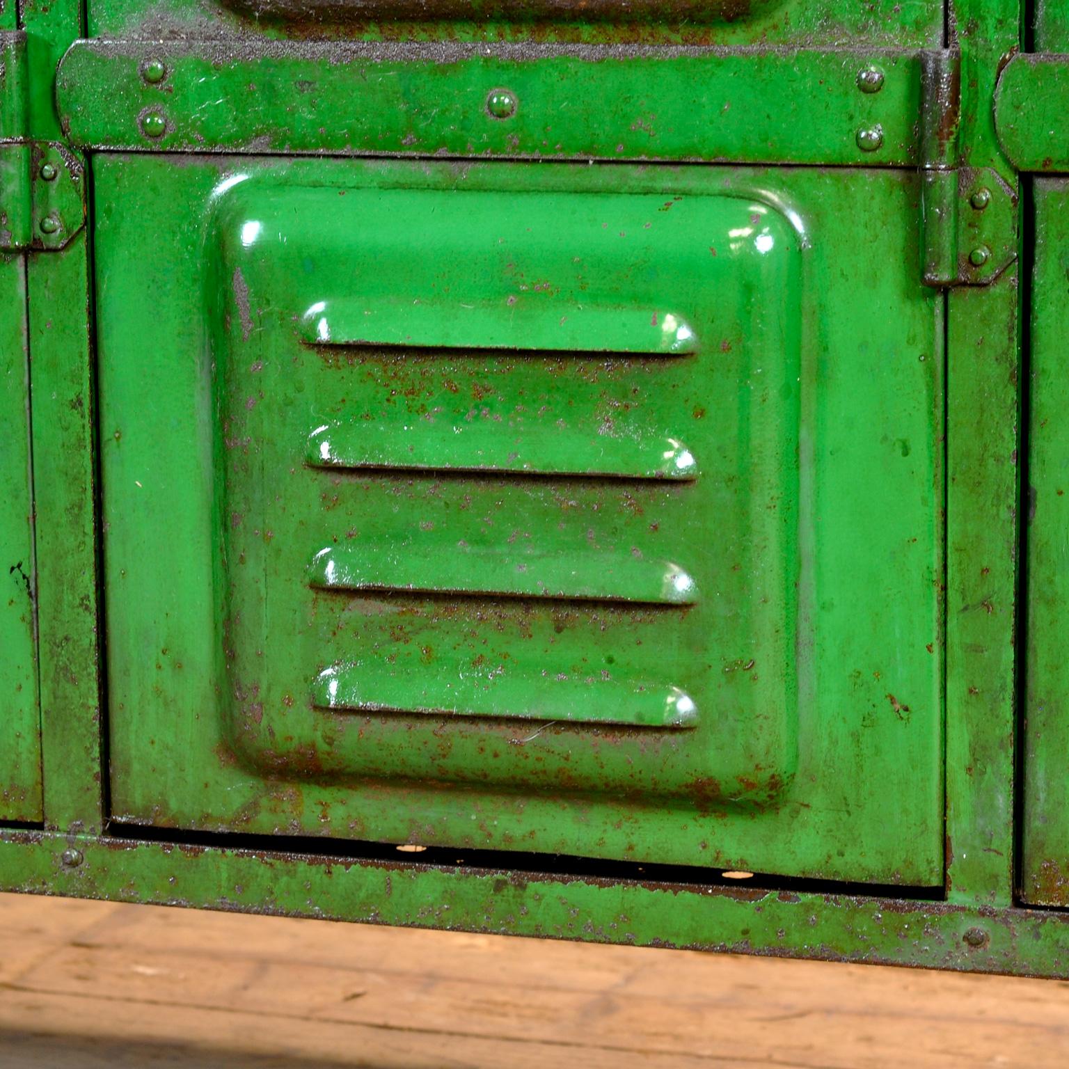 Industrial locker, 1950s For Sale 5