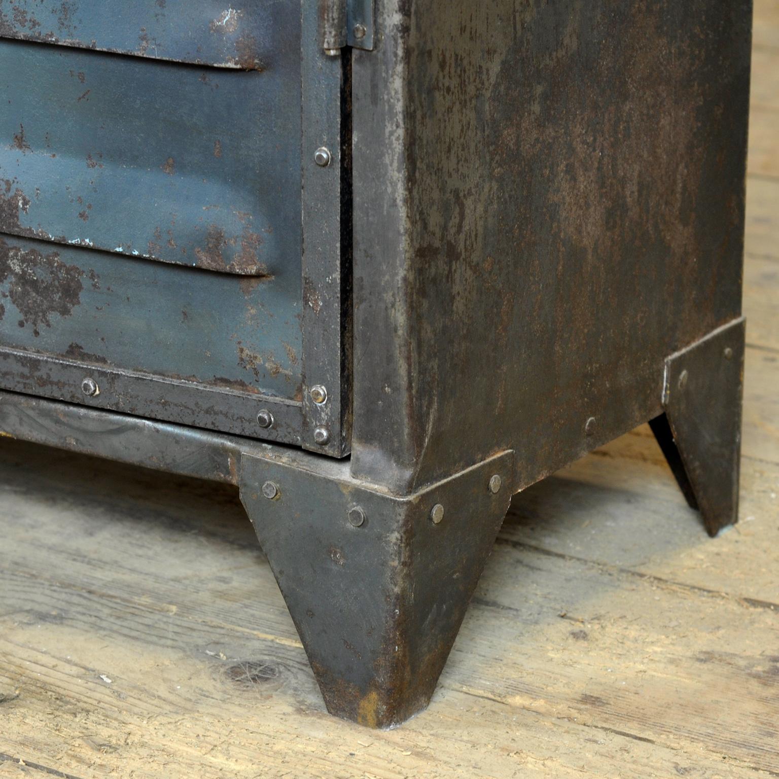 armoire industrielle, années 1950 en vente 1