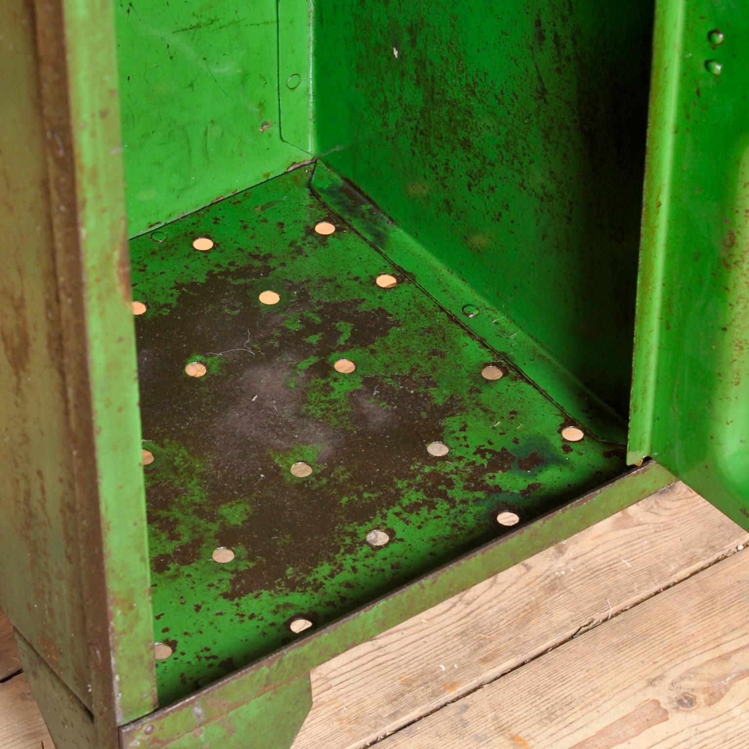 Industrial locker, 1950s For Sale 2