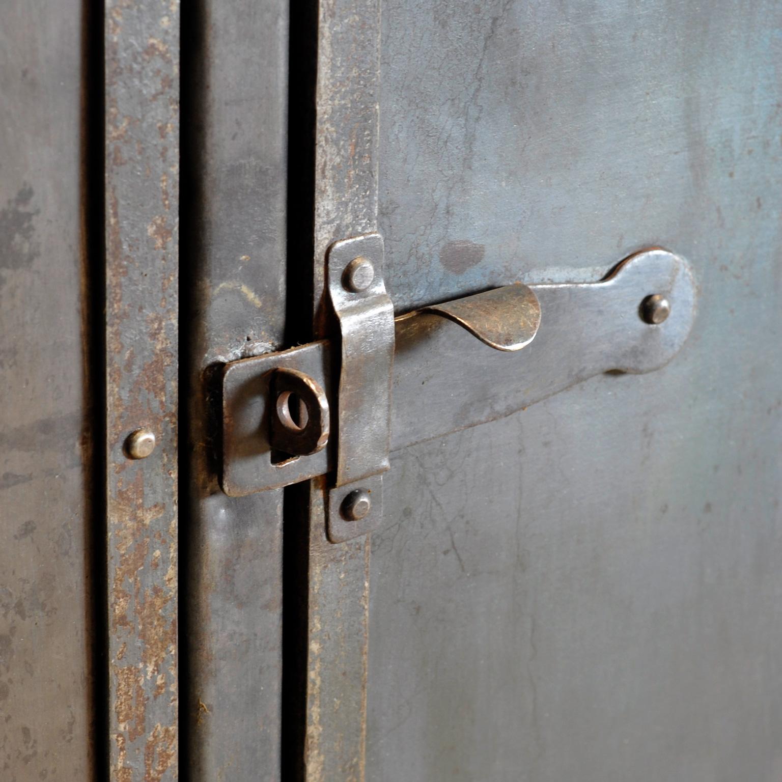 armoire industrielle, années 1950 en vente 2