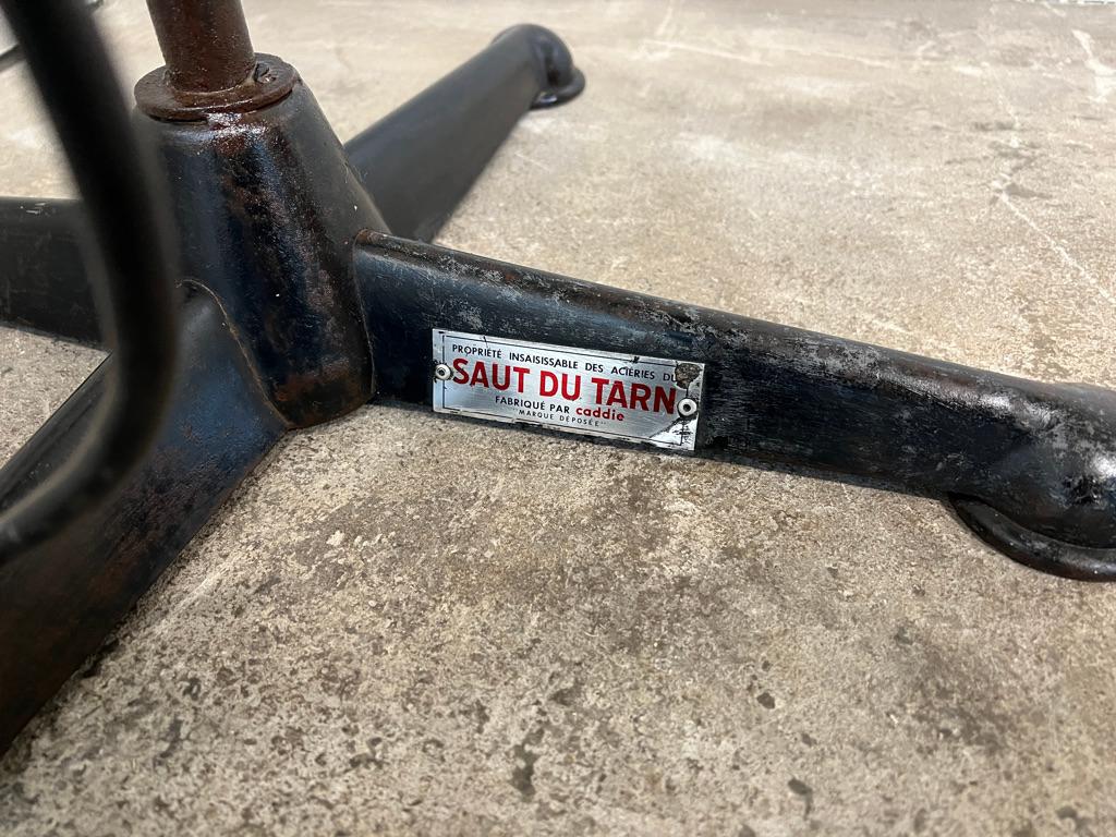 20ième siècle Lampadaire industriel Loft Philips - Boîtier en céramique blanche et base en métal NV 15 en vente