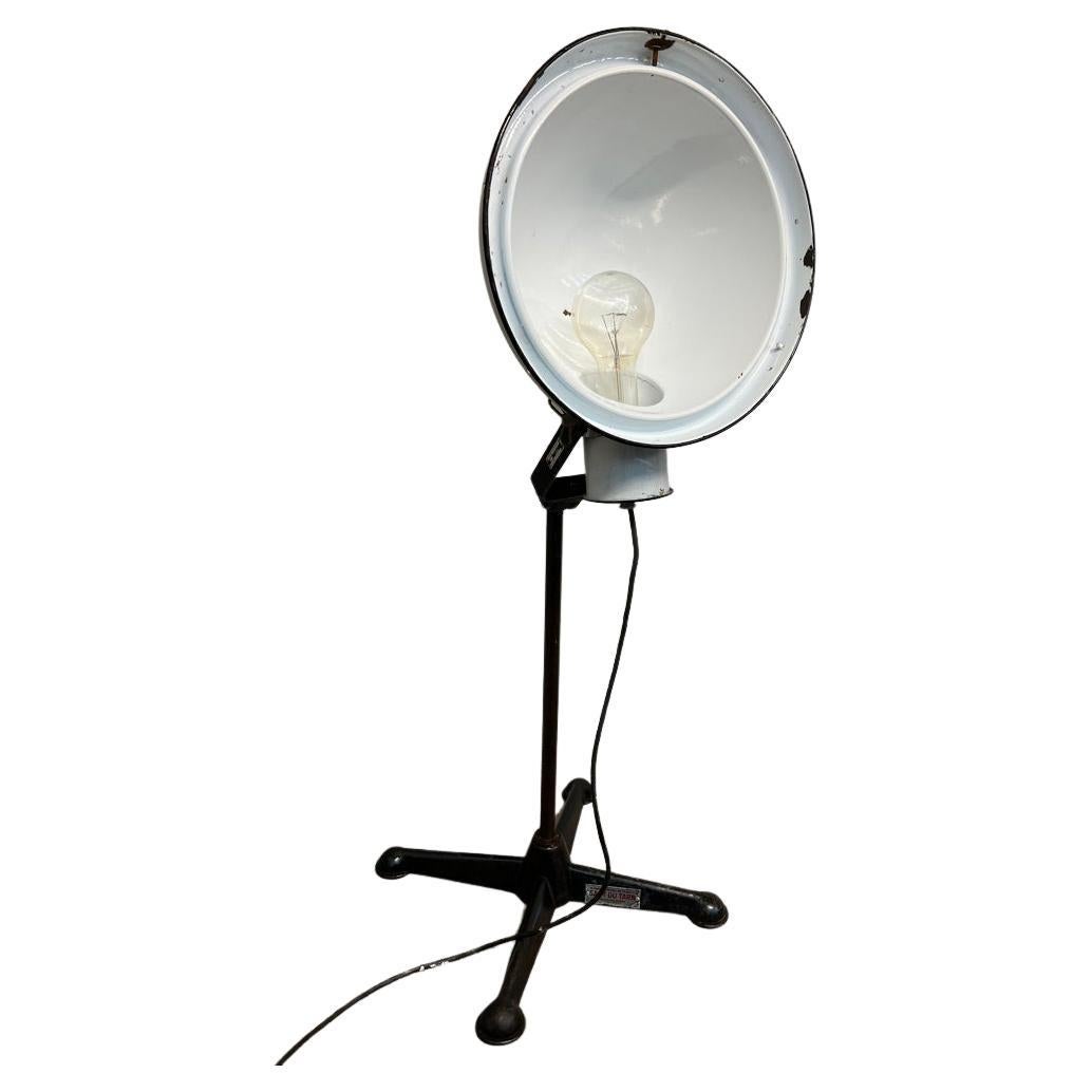 Lampadaire industriel Loft Philips - Boîtier en céramique blanche et base en métal NV 15 en vente