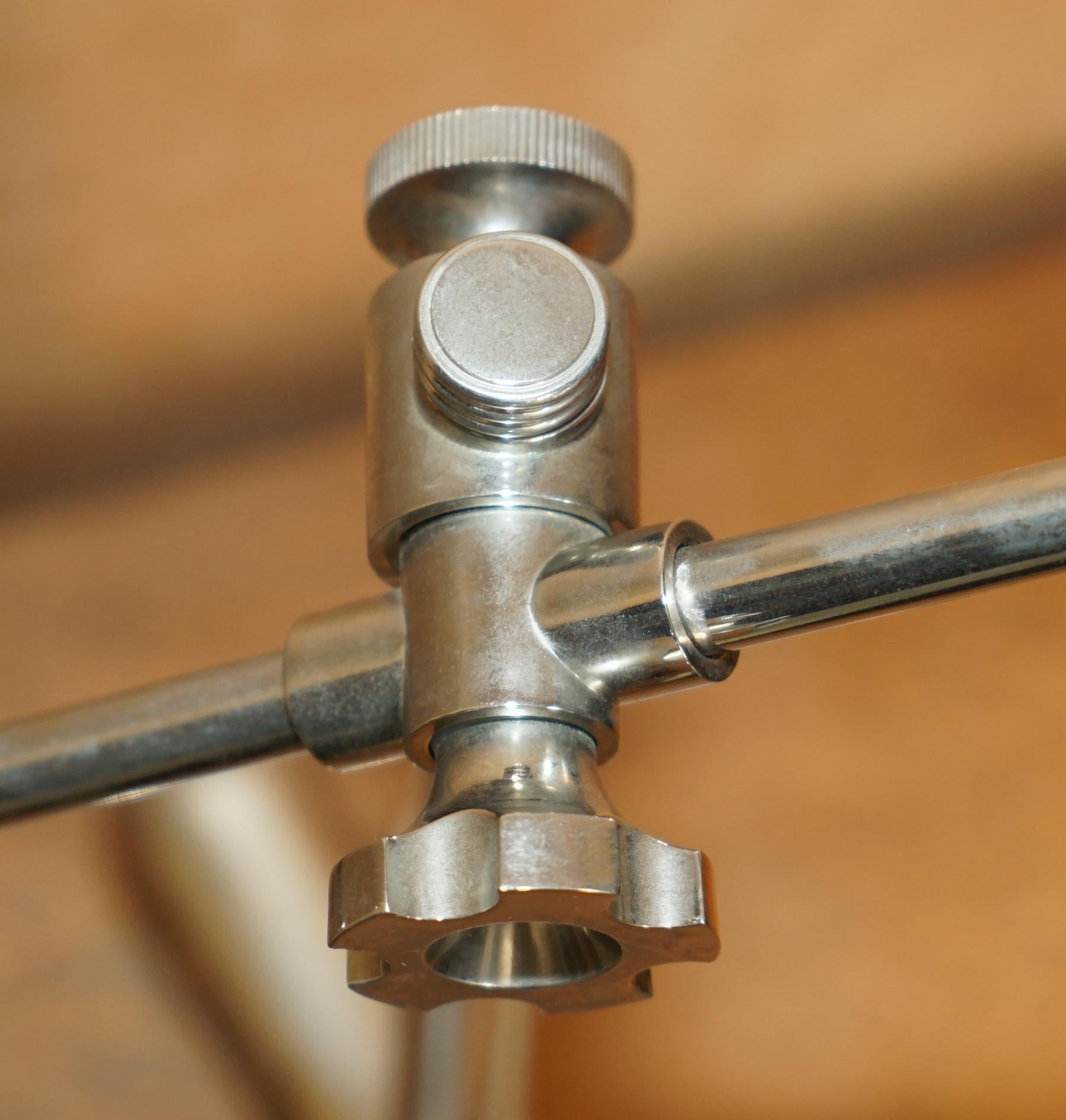 INDUSTRIAL LOOKING RALPH LAUREN ViNTAGE CHROME ARTICULATED ADJUSTABLE TABLE LAMP In Good Condition For Sale In West Sussex, Pulborough