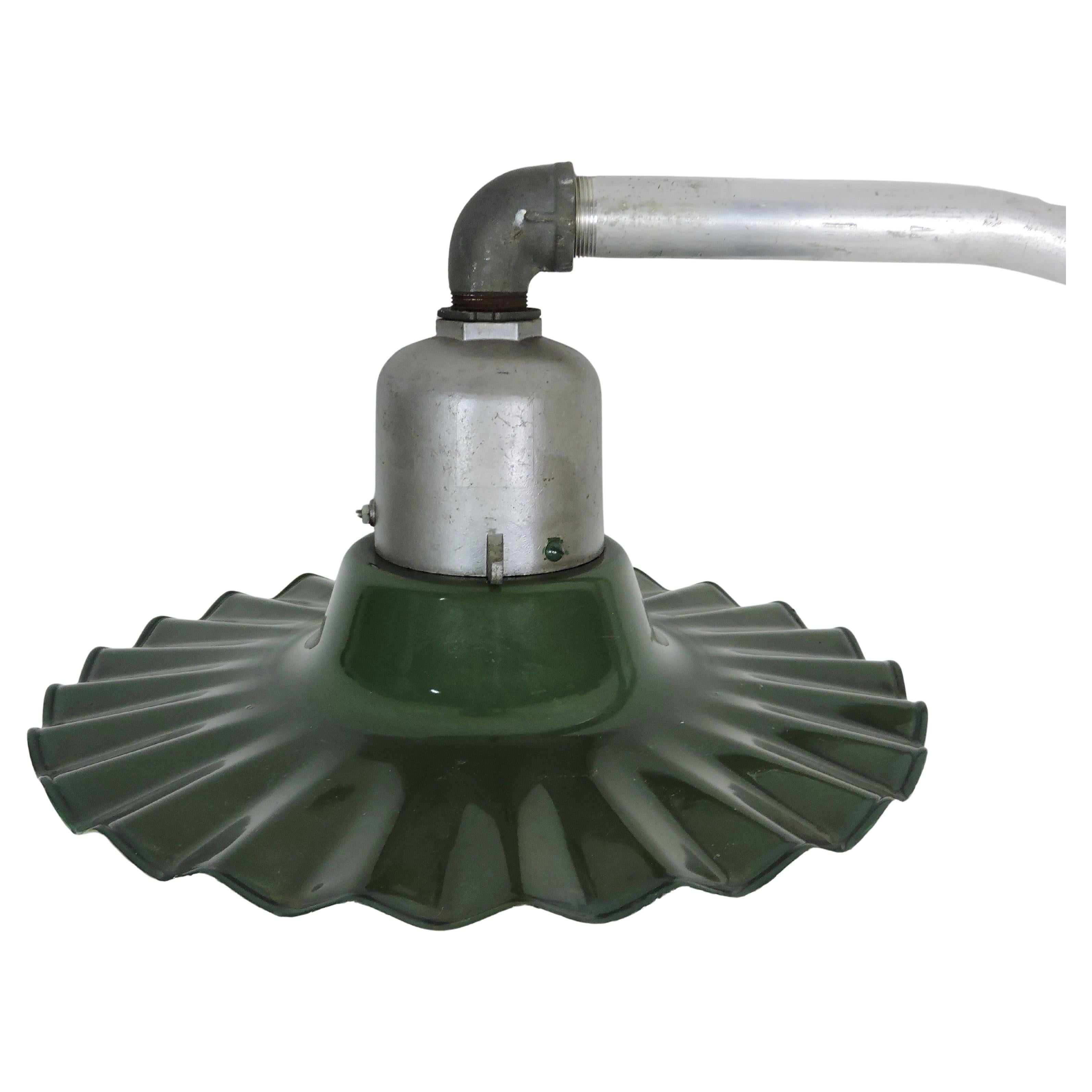 Industrial Machine Age Large 20" Radial Wave Wavy Green Street Light im Angebot