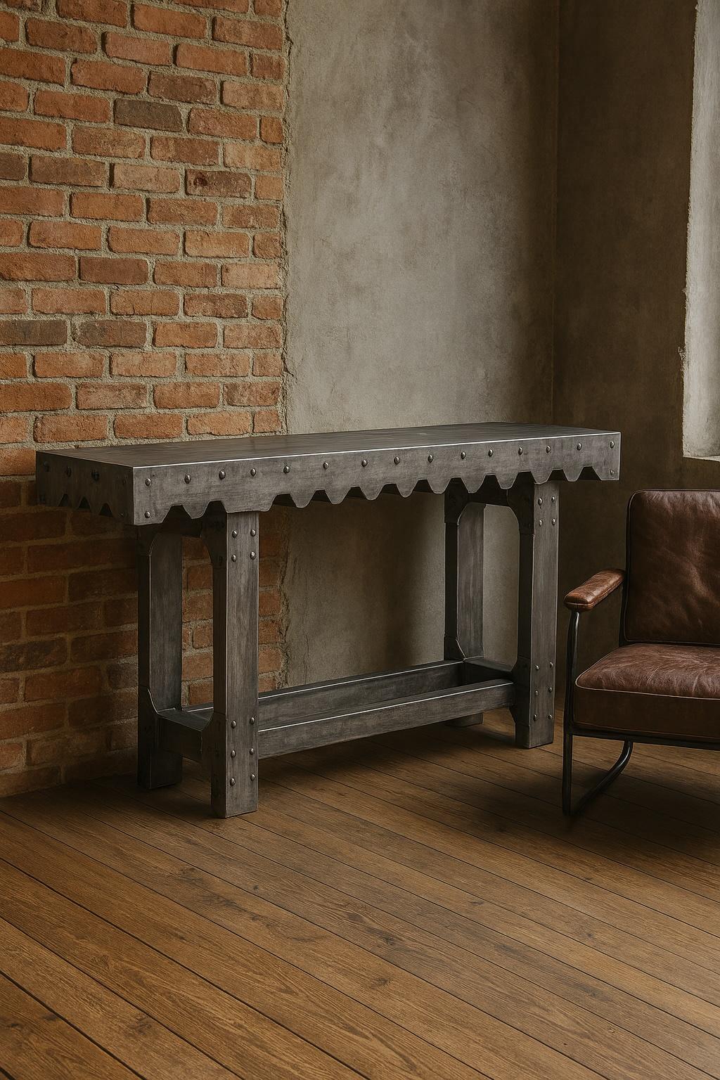 Diese Industriekonsole verkörpert die rohe Kraft des Metalls und die kompromisslose Ästhetik des brutalistischen Designs. Er ist vollständig aus Stahl gefertigt und zeichnet sich durch eine kühne Silhouette aus, die durch genietete Kanten und starke