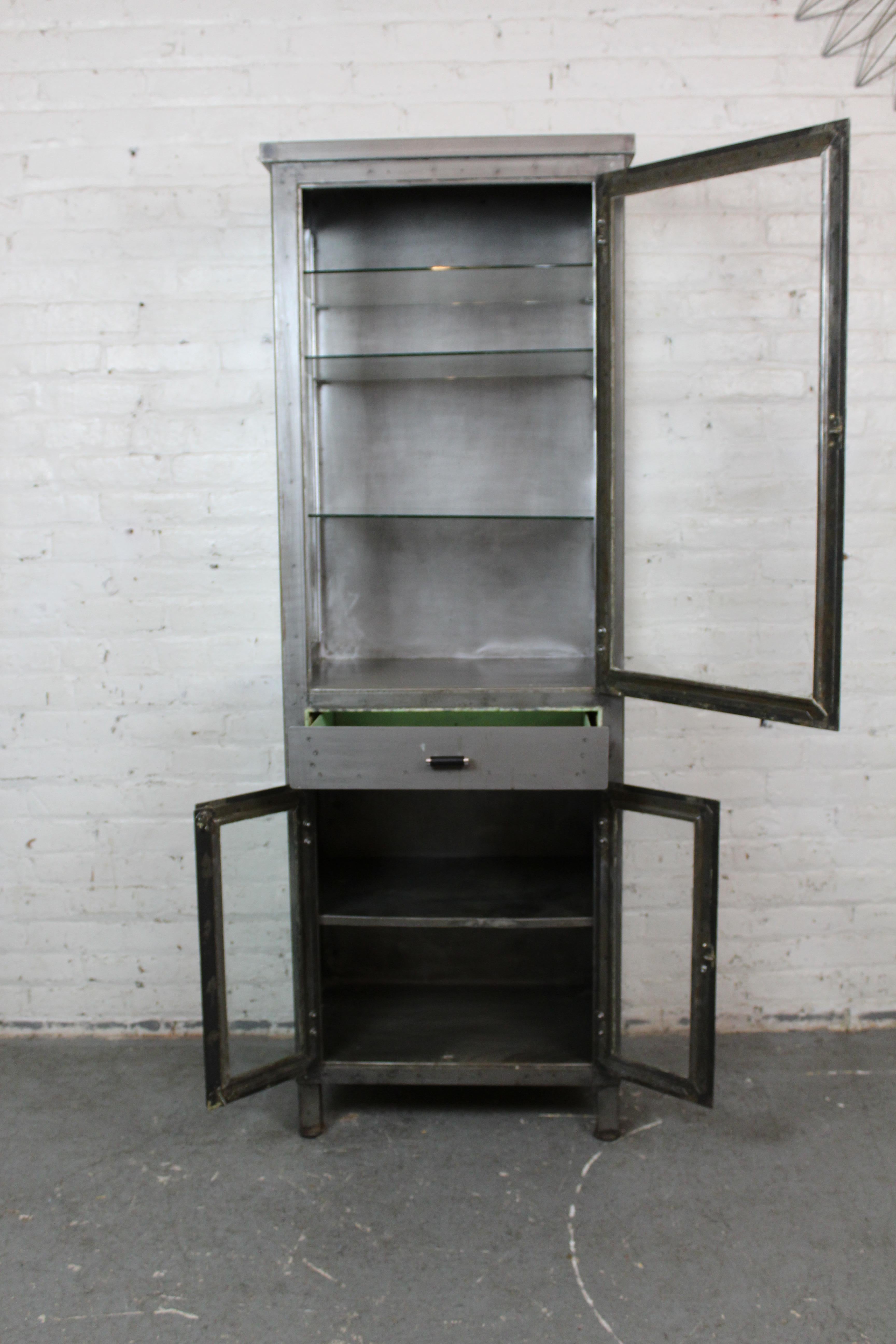 Américain Vitrine industrielle en métal