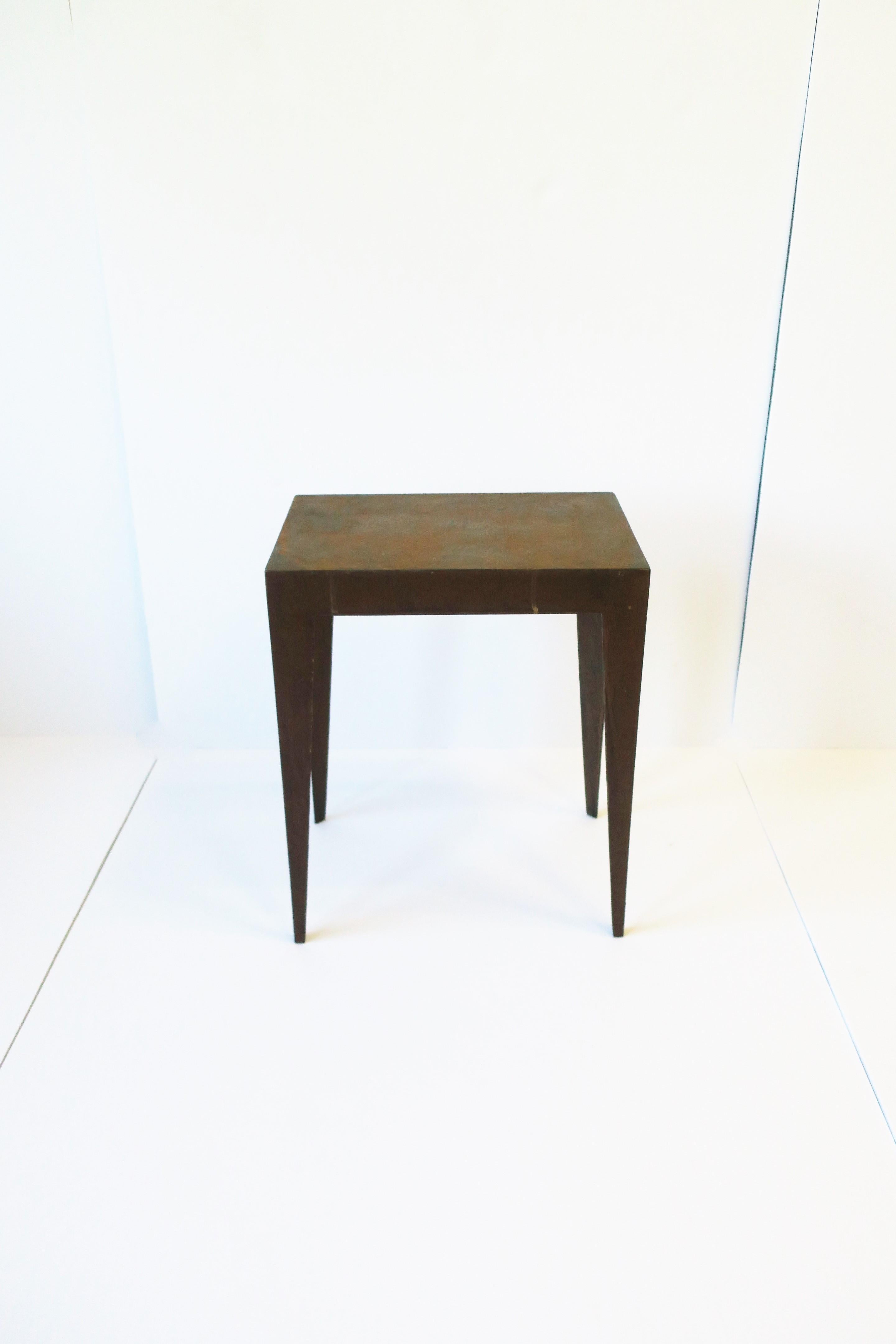 Minimalist Metal Side End Drinks Table with Art Deco Influence In Good Condition For Sale In New York, NY