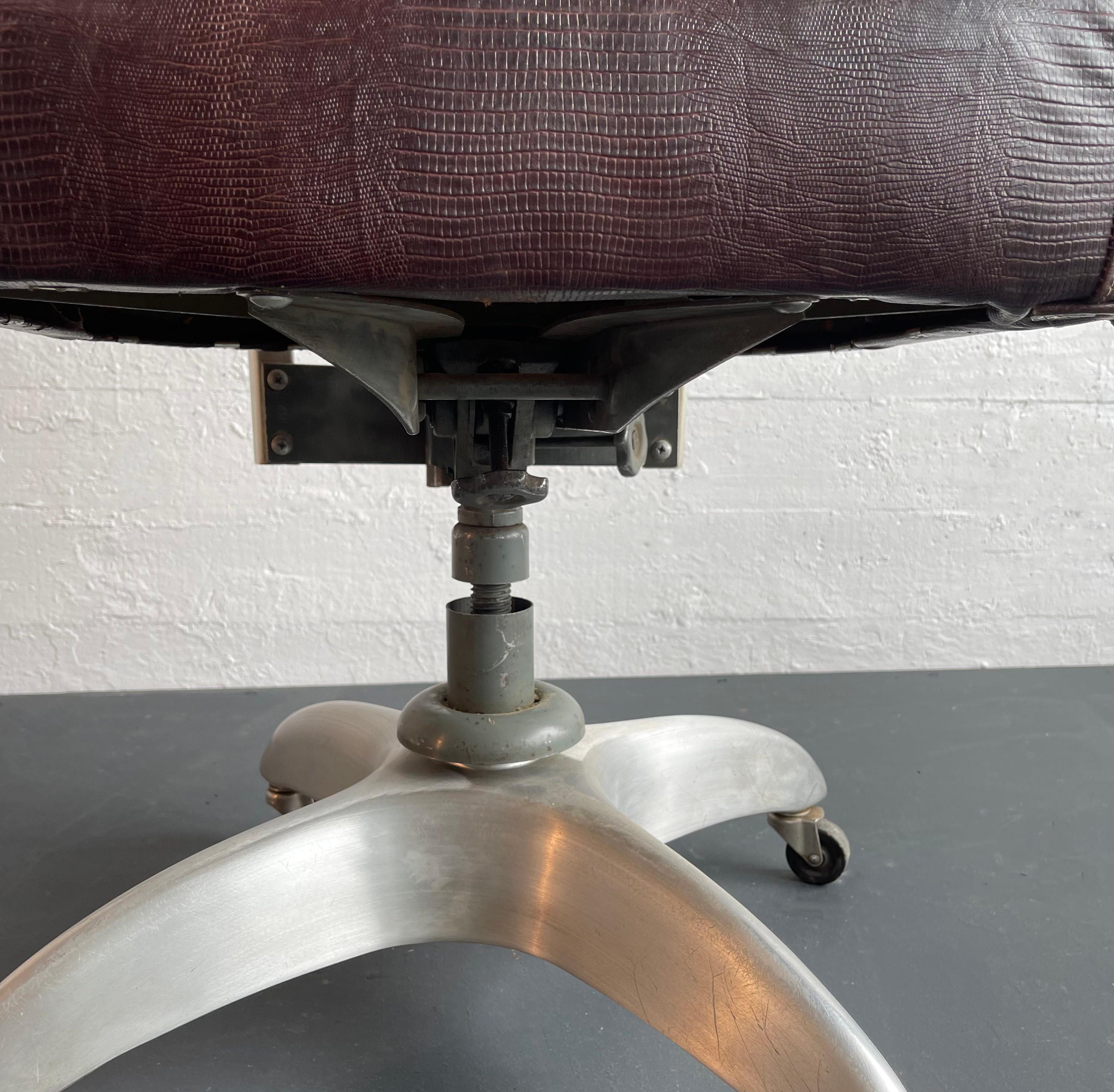 Chaise de bureau industrielle mi-siècle en cuir et aluminium par GoodForm 6