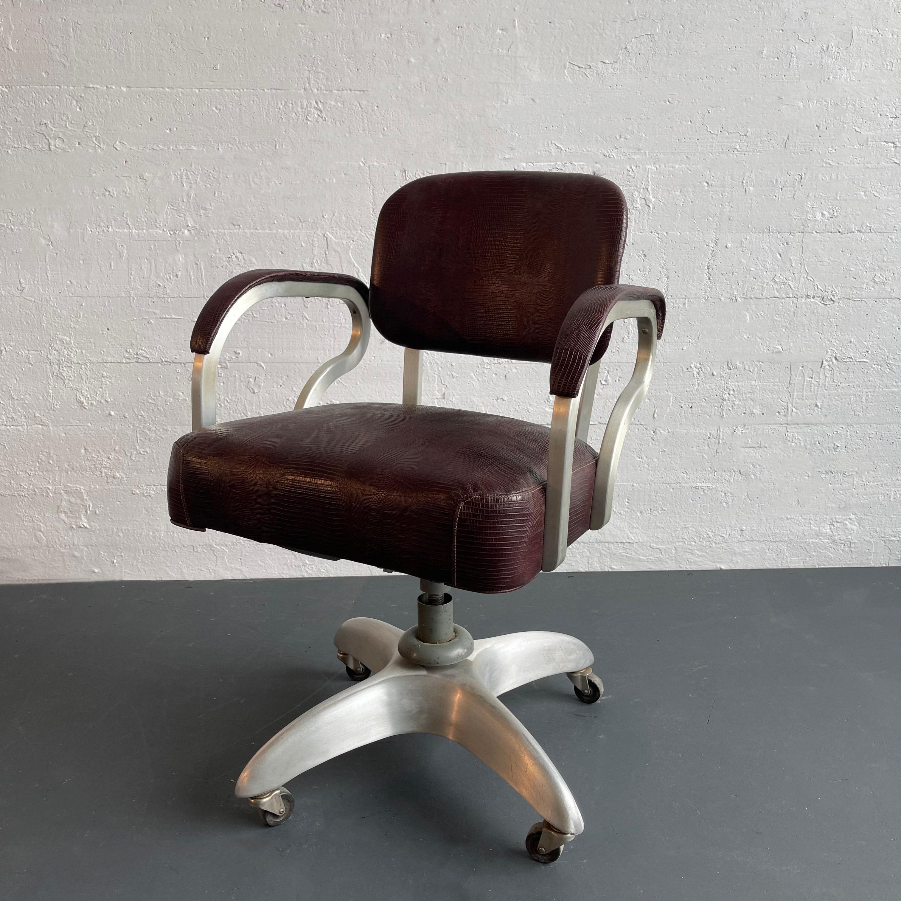 Chaise de bureau du milieu du siècle, de l'ère des machines, industrielle, pivotante, de GoodForm the General Fireproofing Company est une icône du design pour avoir rendu les bureaux du milieu du siècle à la fois ergonomiques et élégants. Cette
