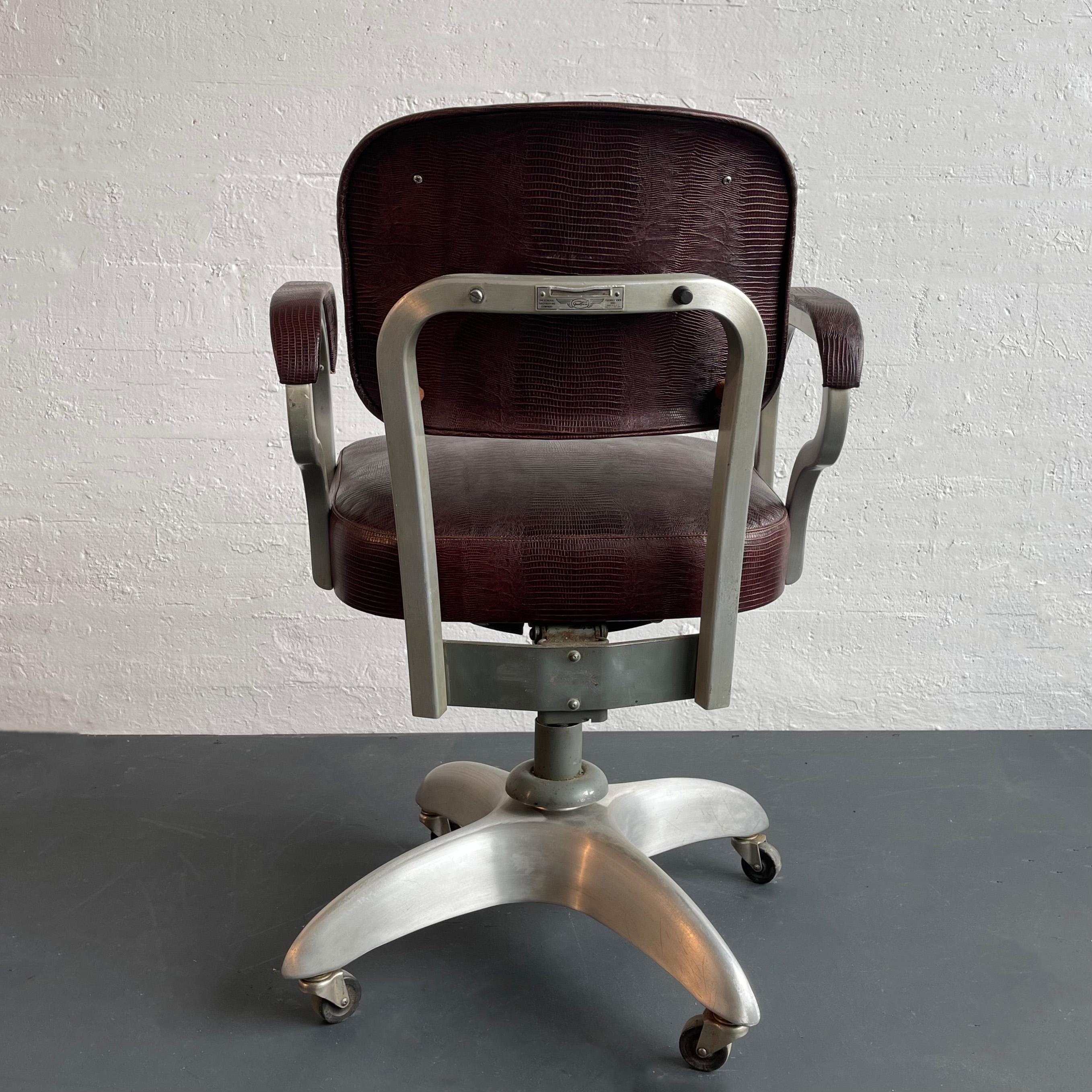 Chaise de bureau industrielle mi-siècle en cuir et aluminium par GoodForm 1