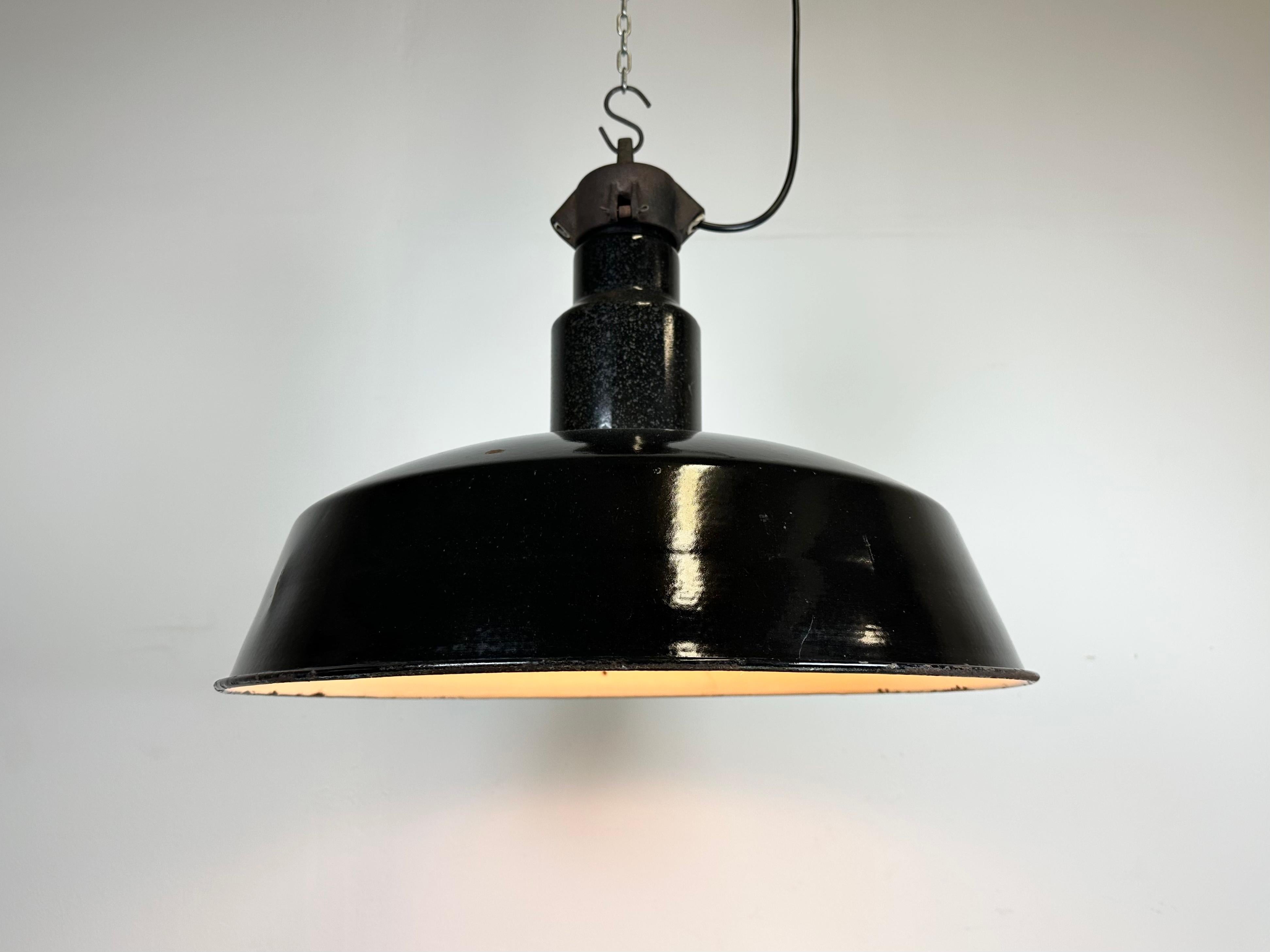 Industrial Mid Century Black Enamel Factory Lamp, 1950s For Sale 7