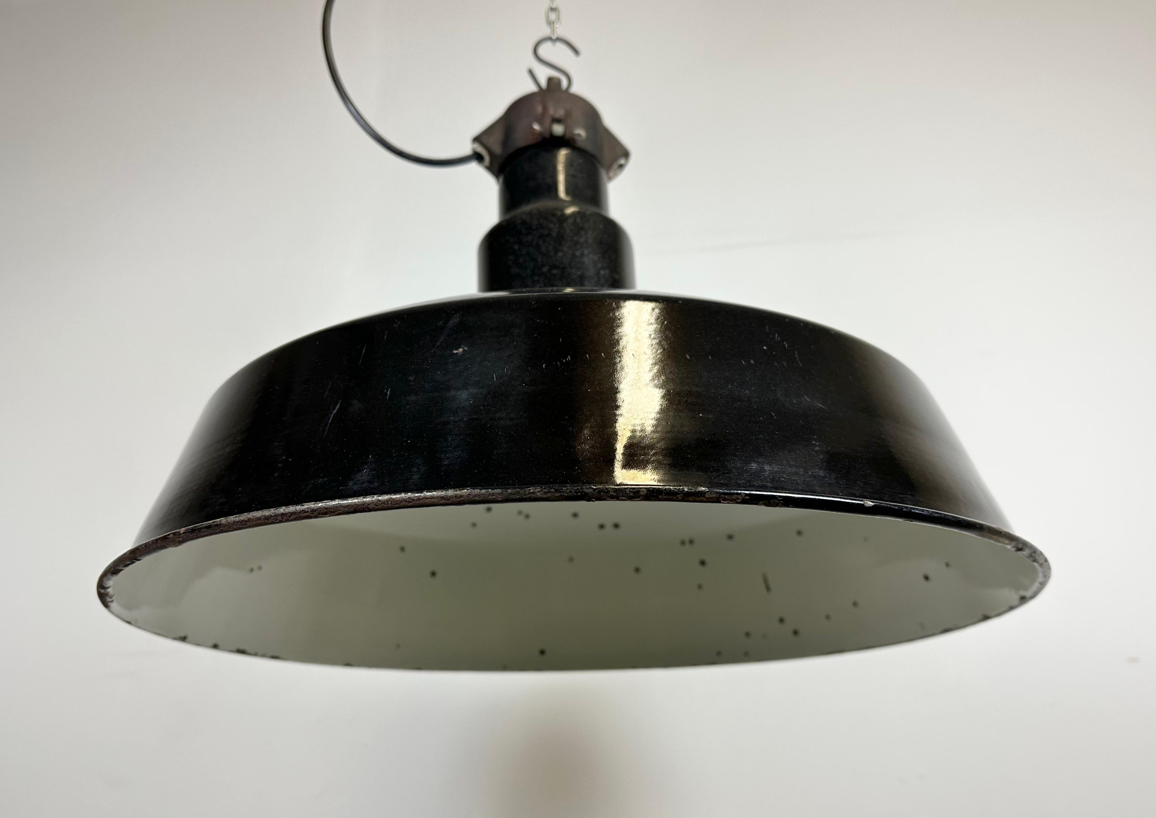 Industrial Mid Century Black Enamel Factory Lamp, 1950s For Sale 3
