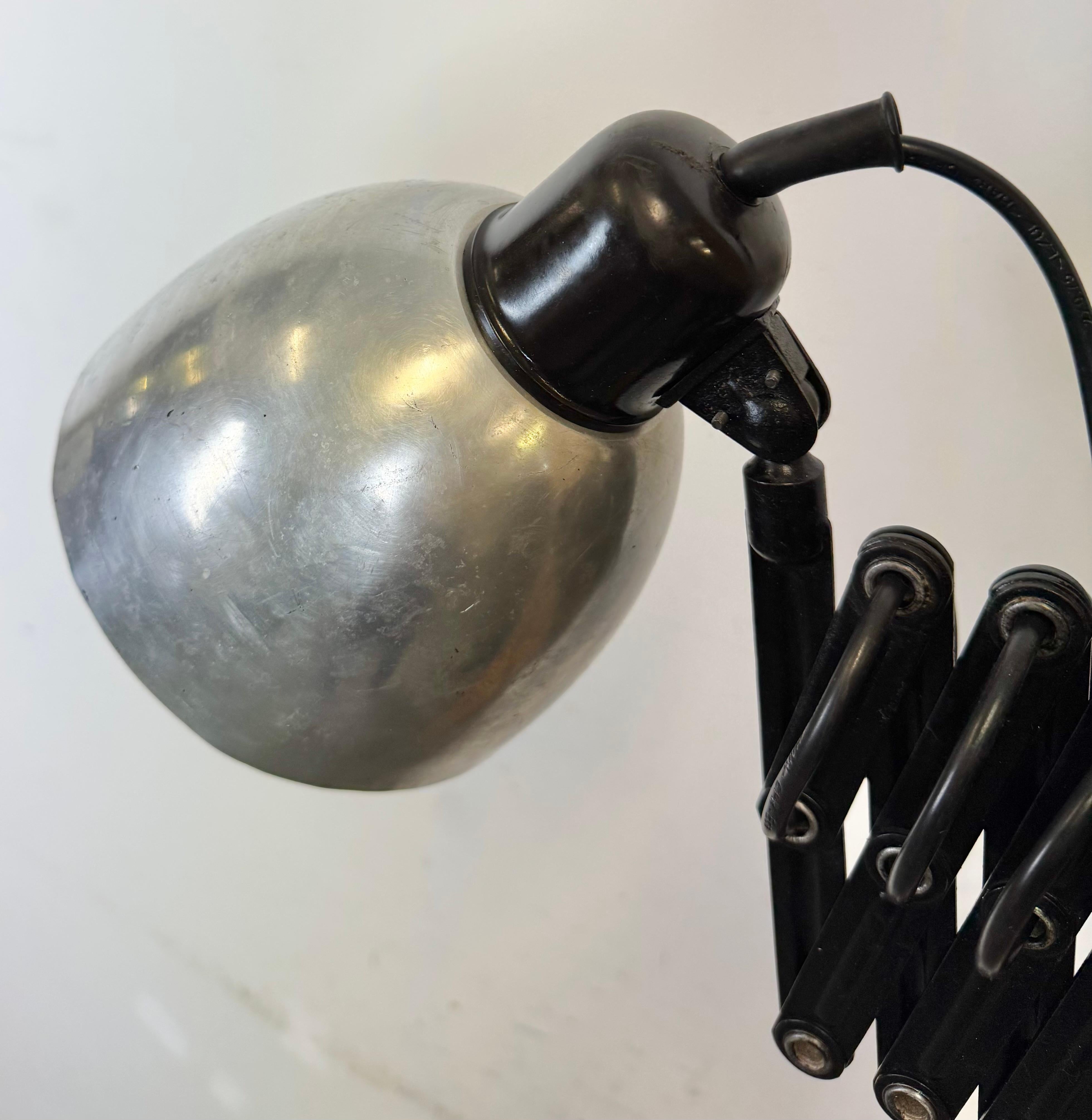 Lampe murale industrielle à ciseaux, années 1950 en vente 4