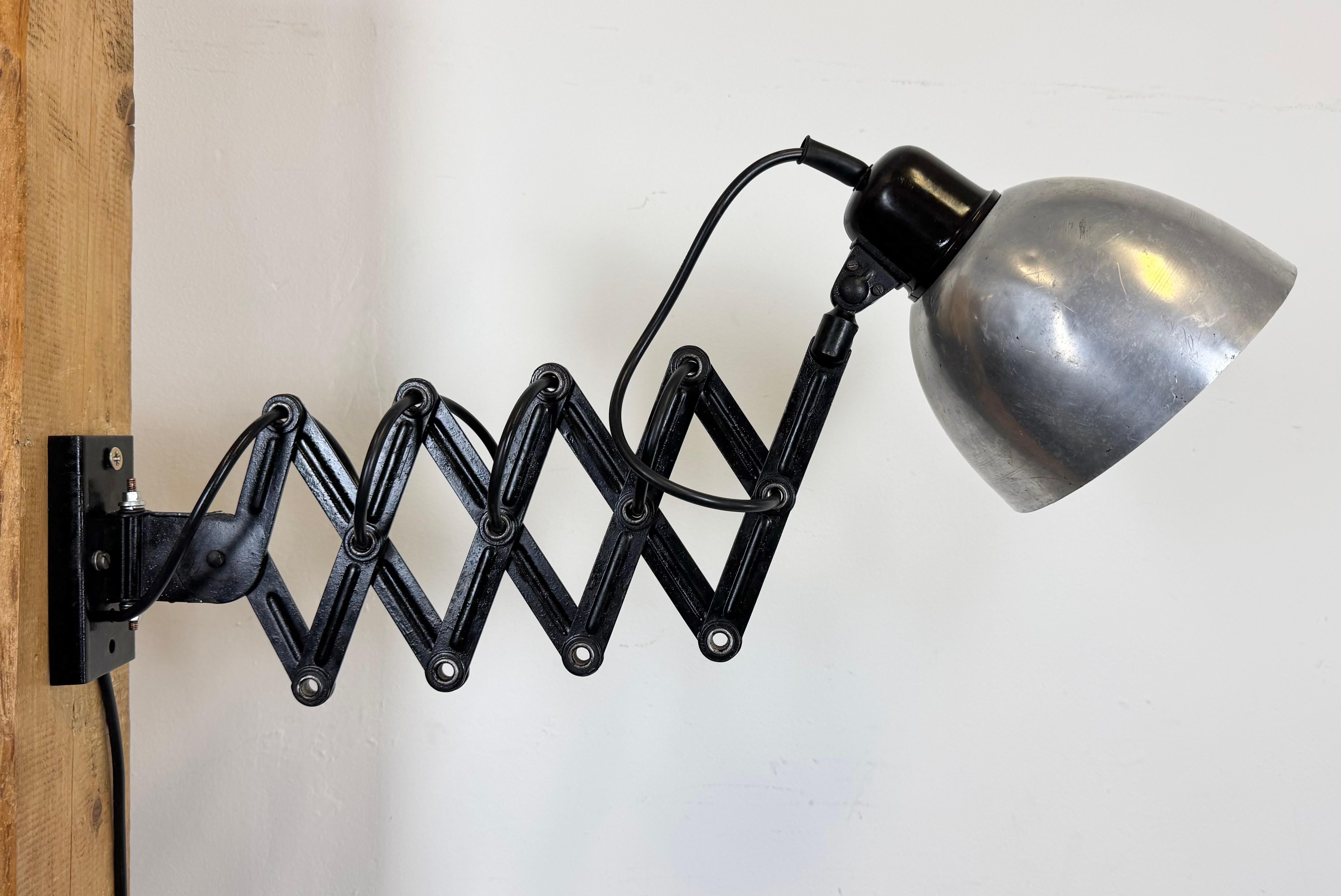 Lampe murale industrielle à ciseaux, années 1950 en vente 7