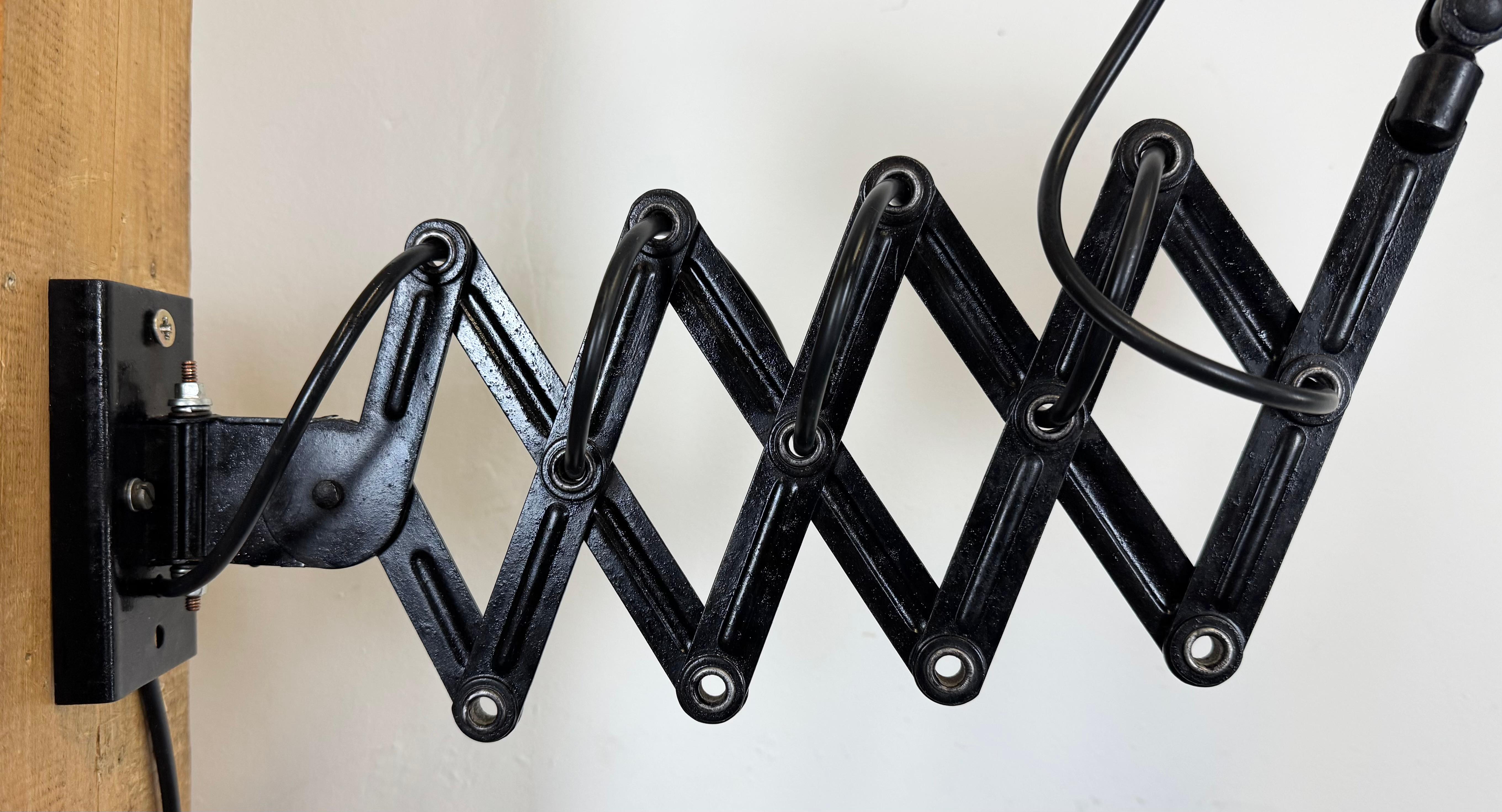 Lampe murale industrielle à ciseaux, années 1950 en vente 8