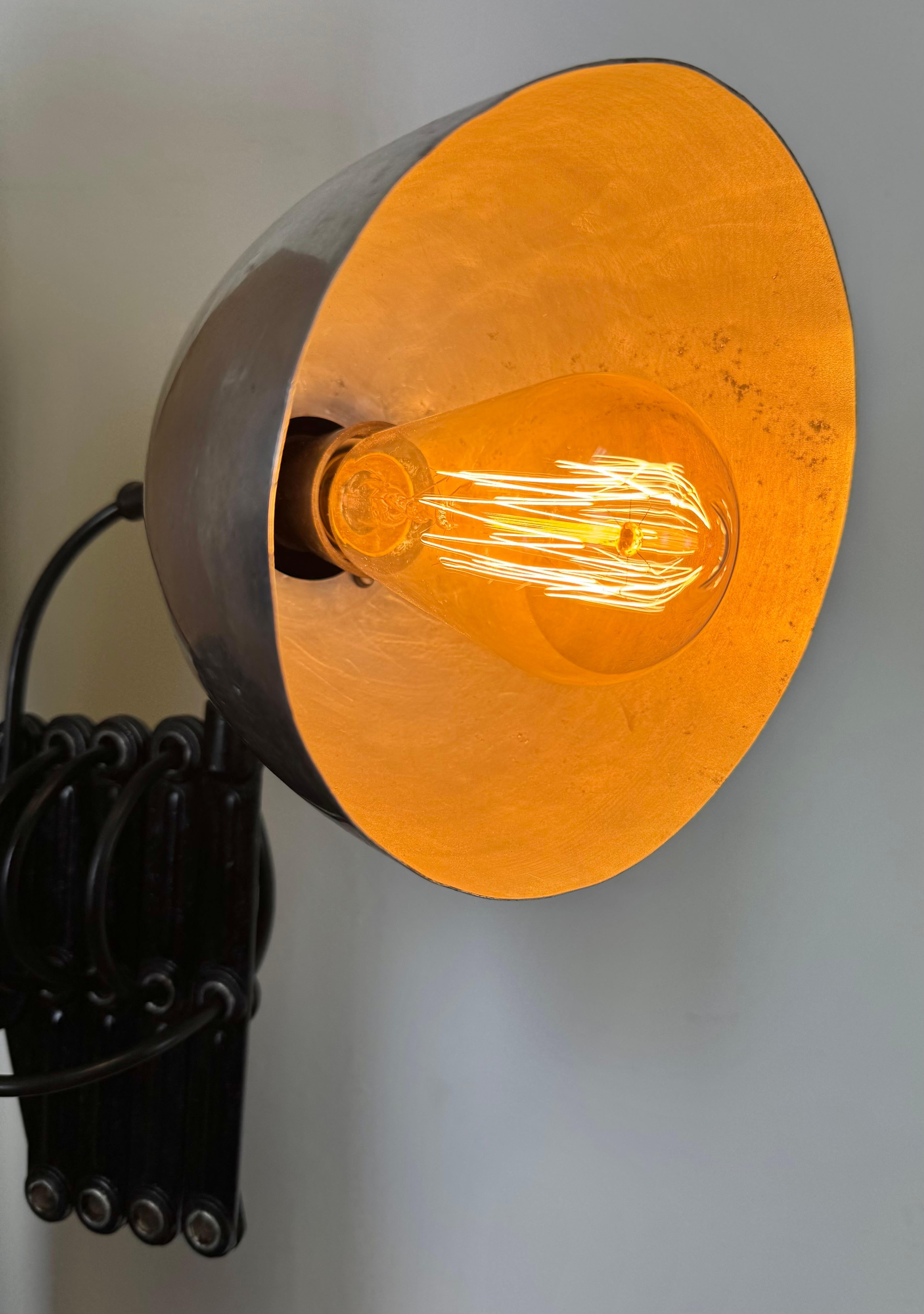 Lampe murale industrielle à ciseaux, années 1950 en vente 9