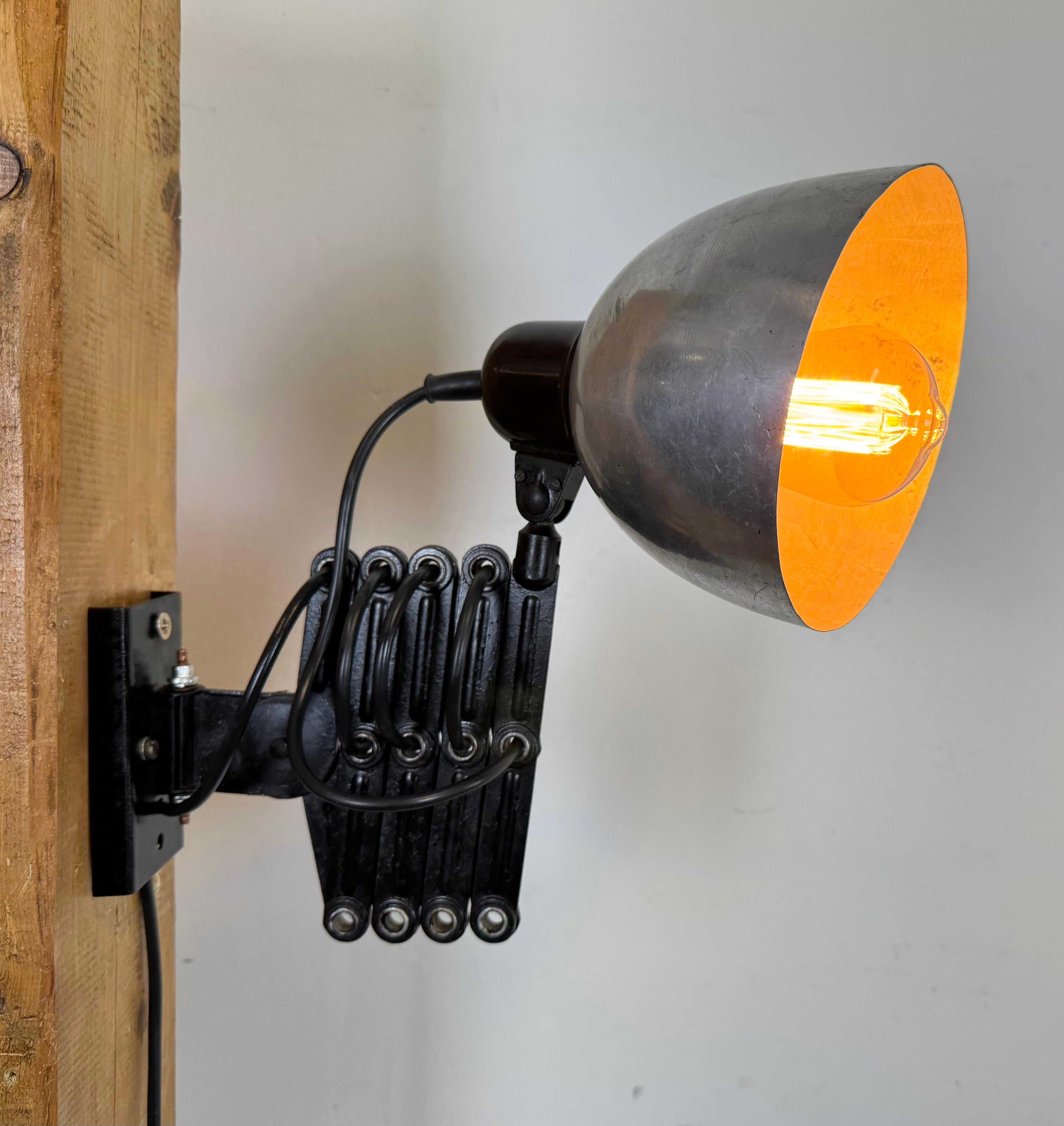 Lampe murale industrielle à ciseaux, années 1950 en vente 10