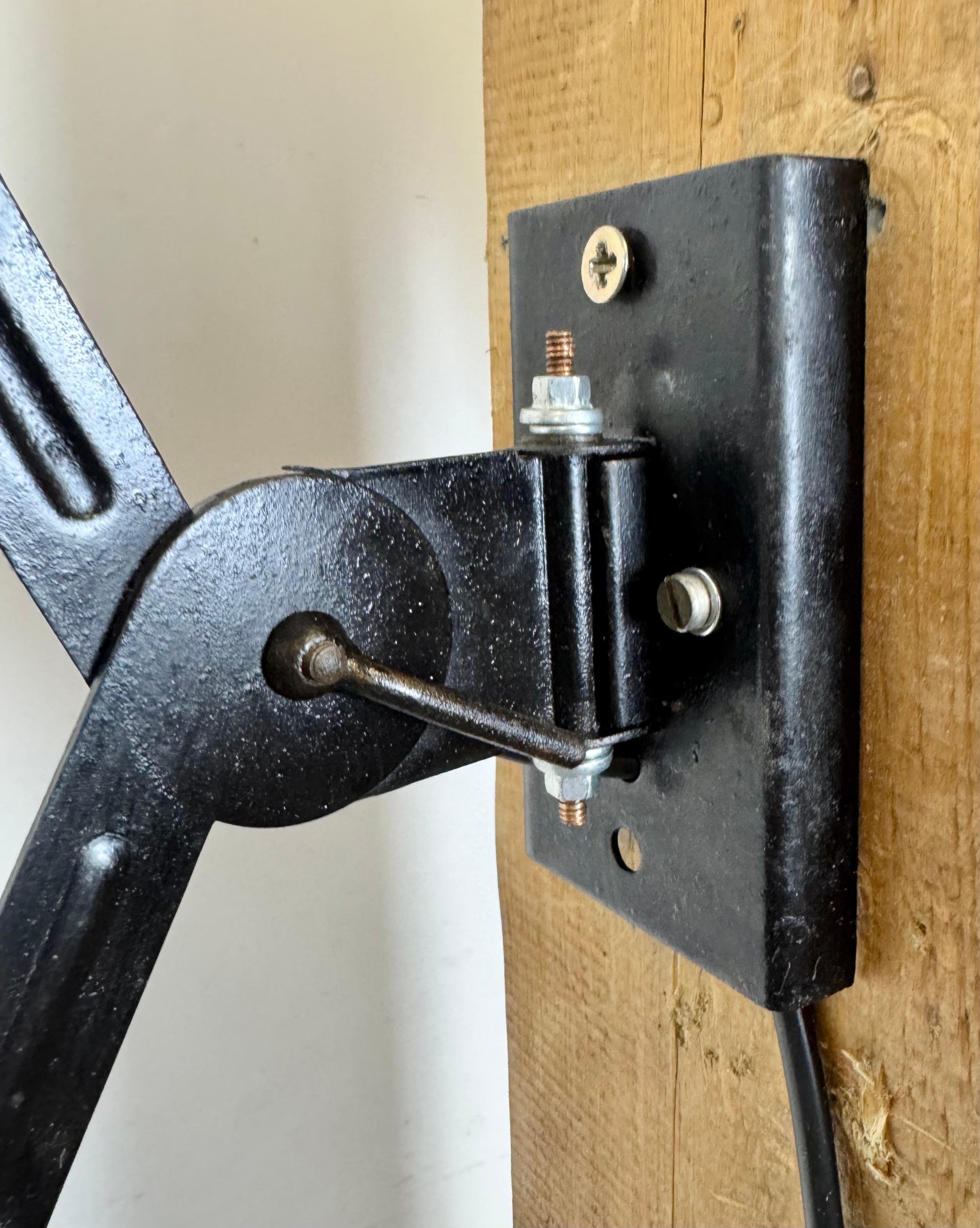 Lampe murale industrielle à ciseaux, années 1950 Bon état - En vente à Kojetice, CZ