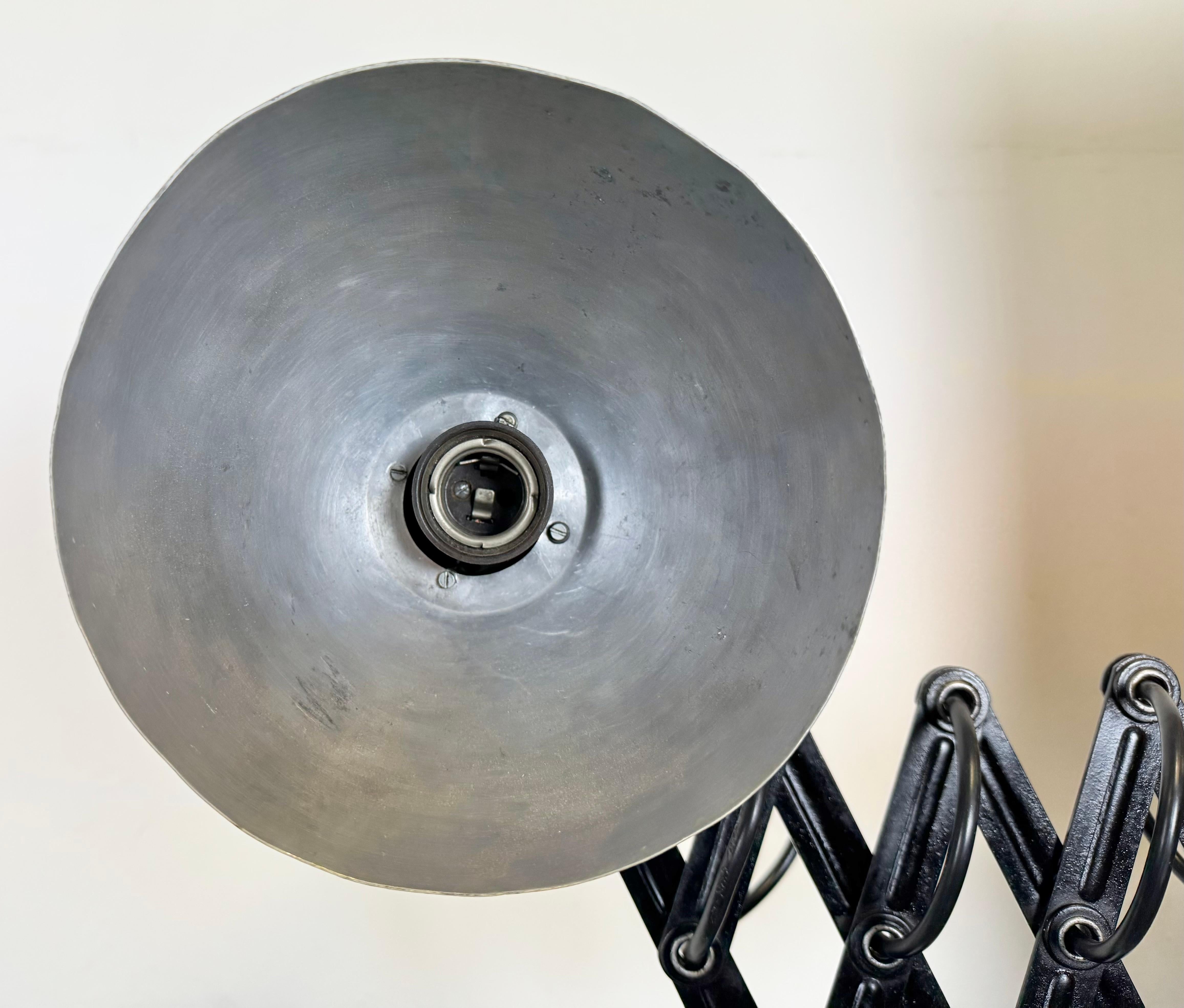 Lampe murale industrielle à ciseaux, années 1950 en vente 2