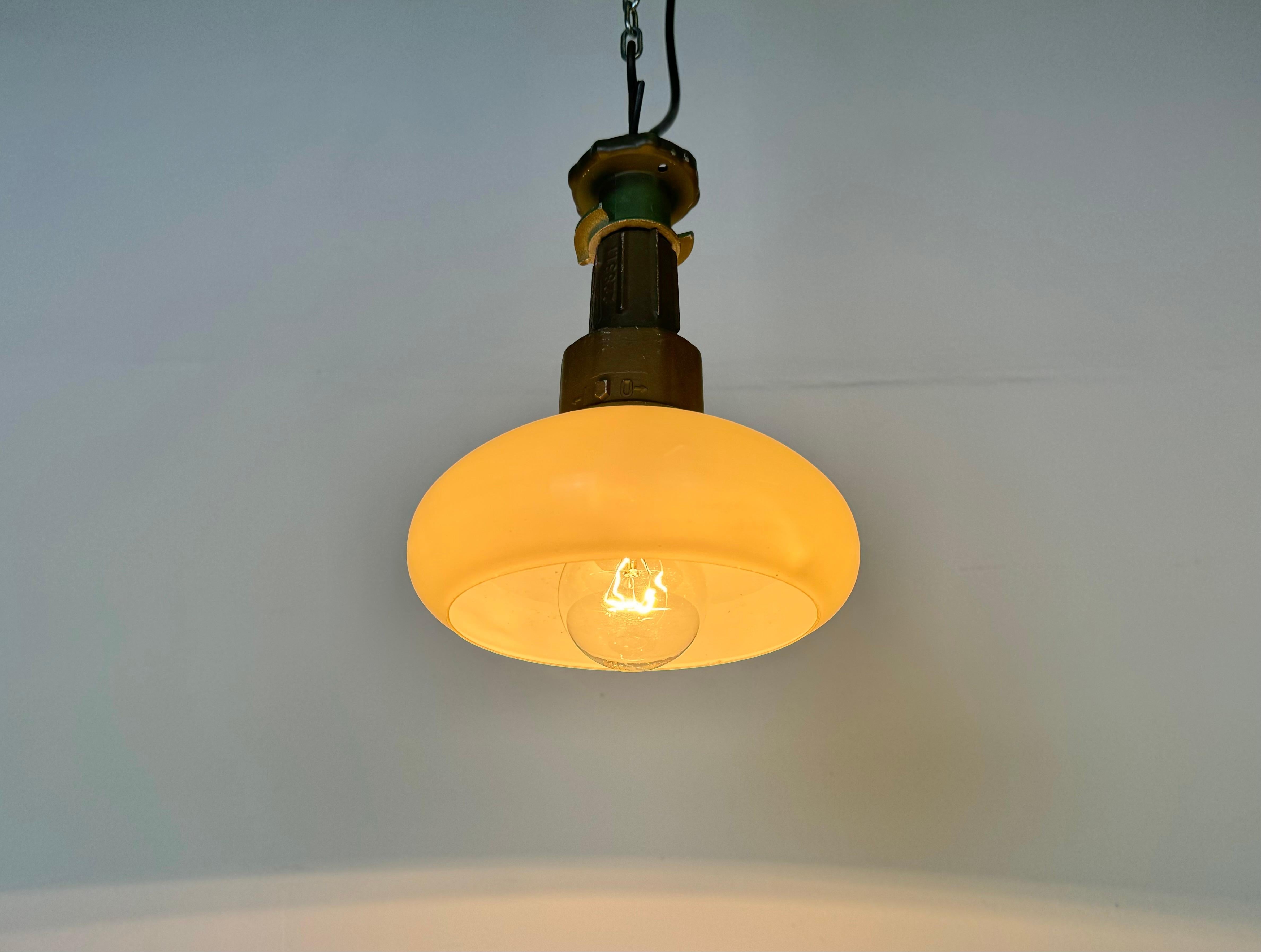 Industrial Military Pendant Lamp, 1960s For Sale 3