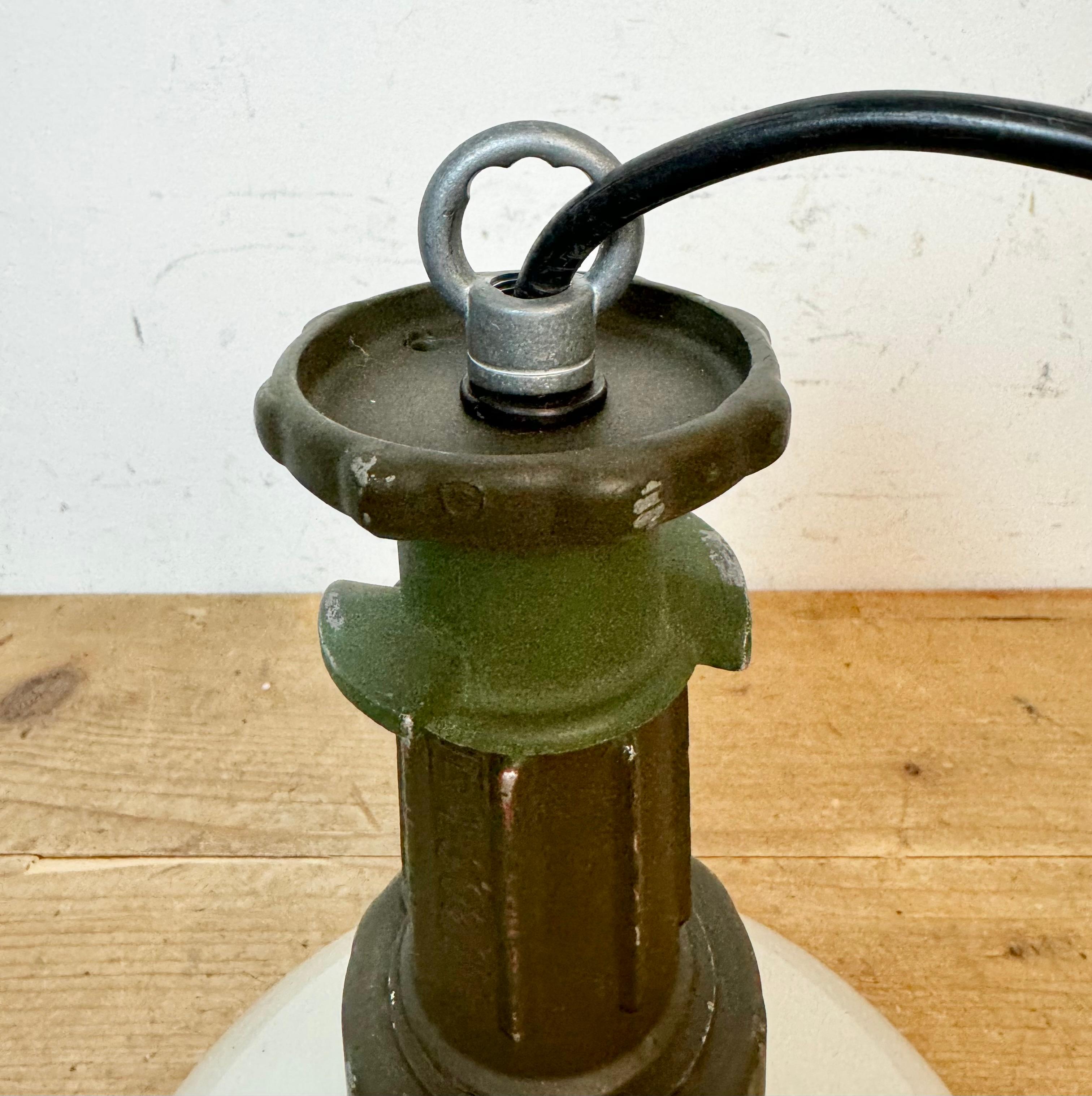Industrial Military Pendant Lamp, 1960s For Sale 5