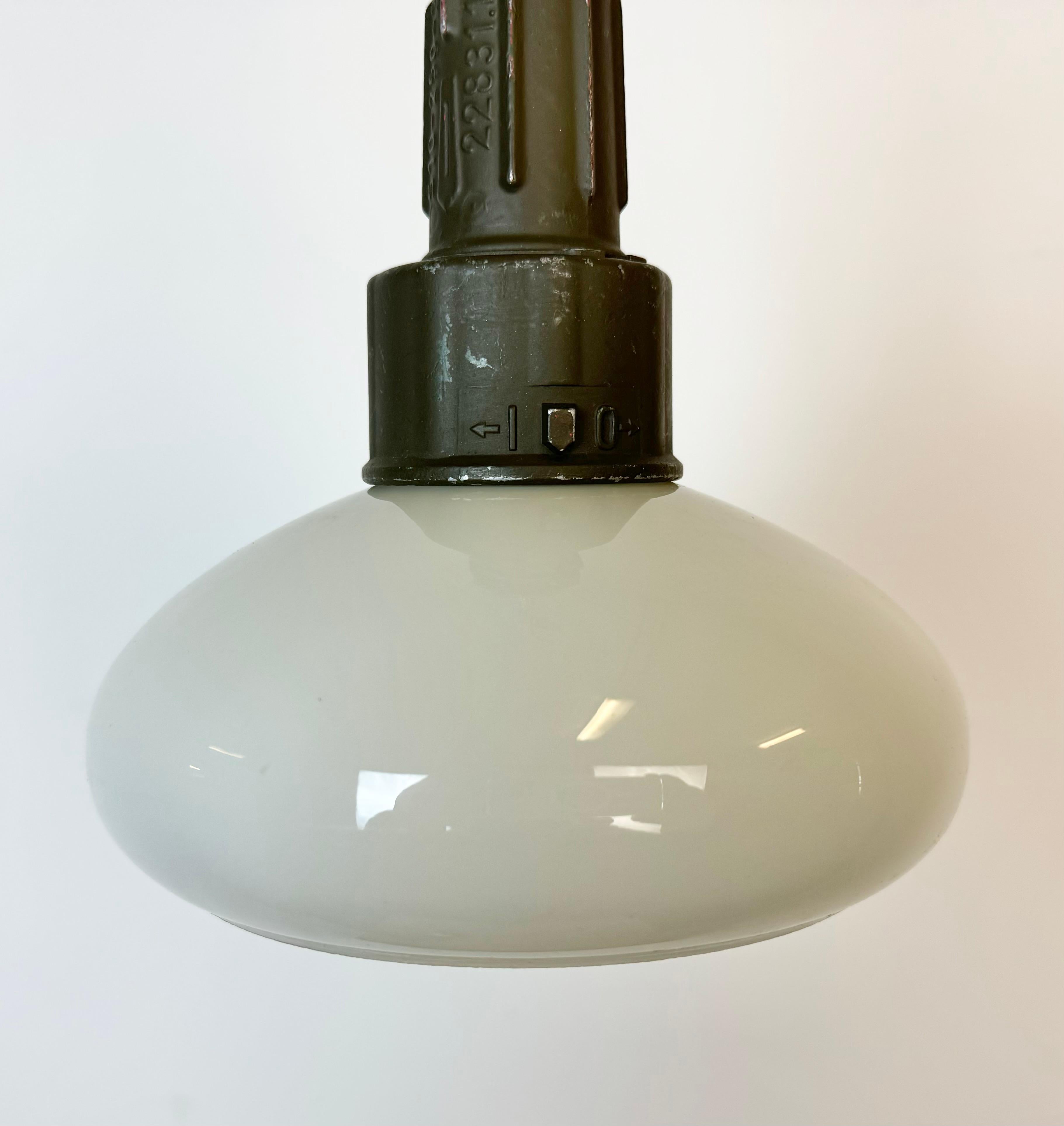 Industrial Military Pendant Lamp, 1960s In Good Condition In Kojetice, CZ