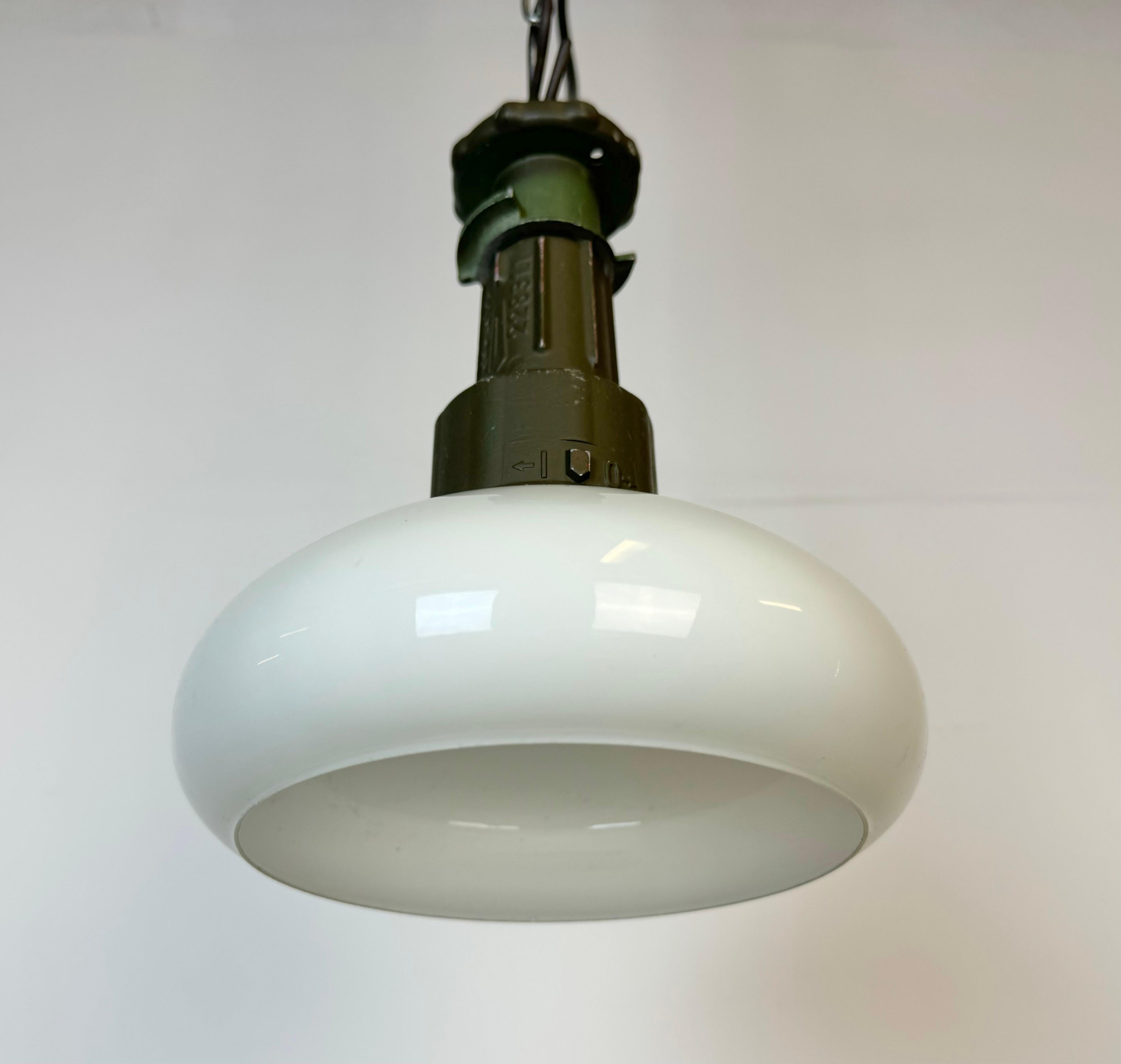 Aluminium Lampe suspendue industrielle militaire, années 1960 en vente
