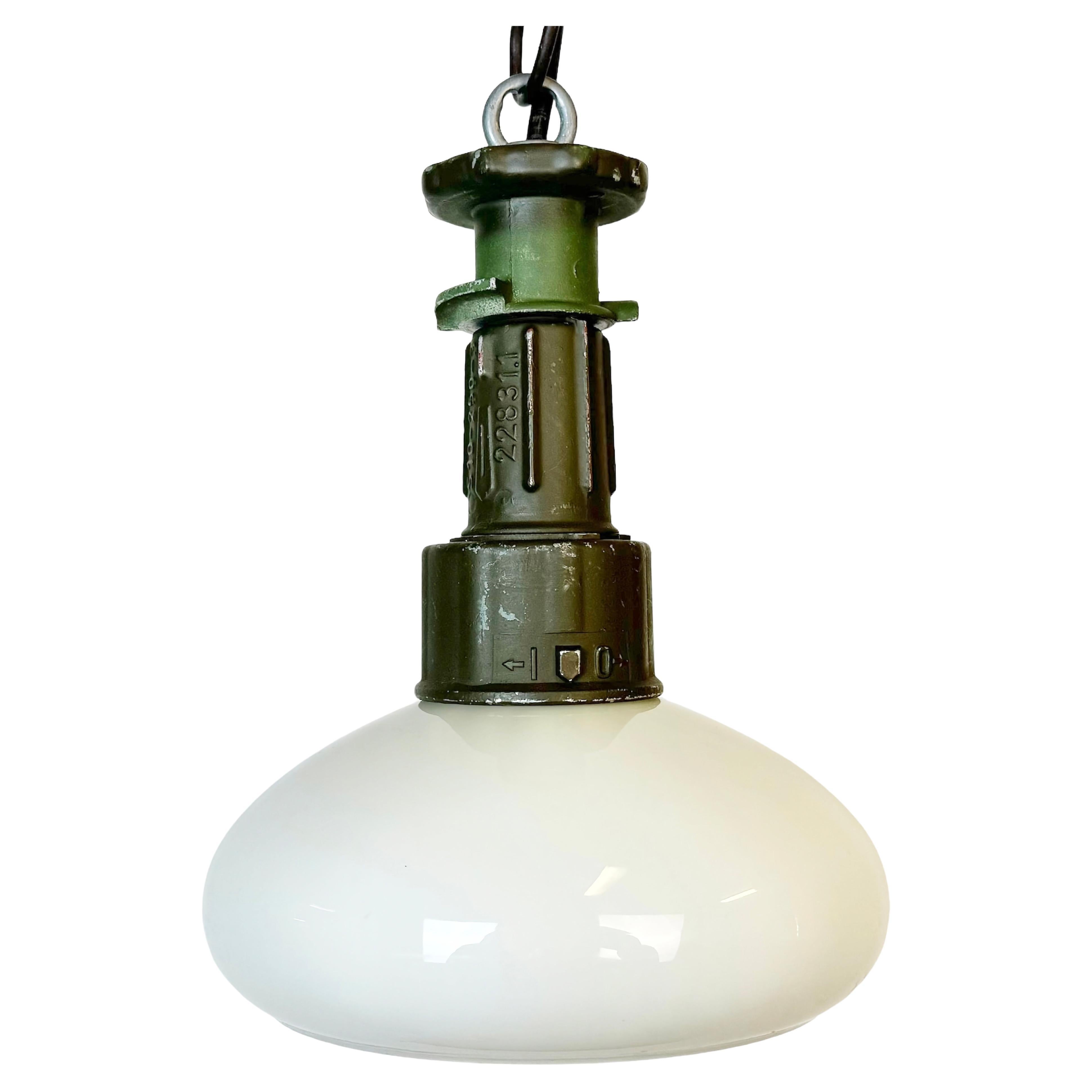 Lampe suspendue industrielle militaire, années 1960 en vente
