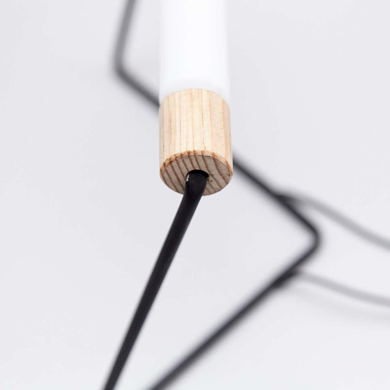 Métal Lampe de table industrielle minimaliste en metal&wood, circa 1990 en vente