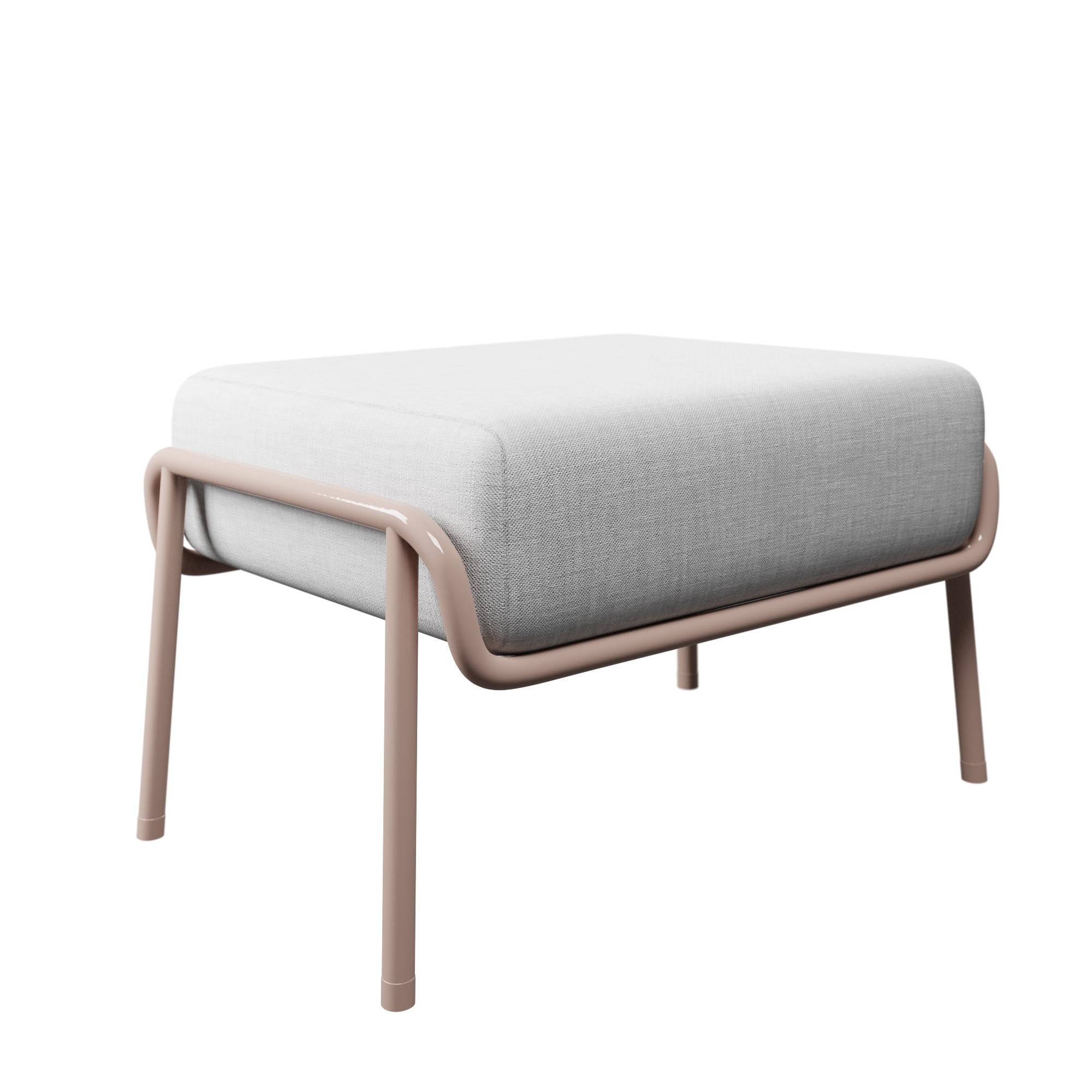 Industriel Ottoman industriel Finition MistRose DUV Tissu crème avec fabrication artisanale Murmurio en vente