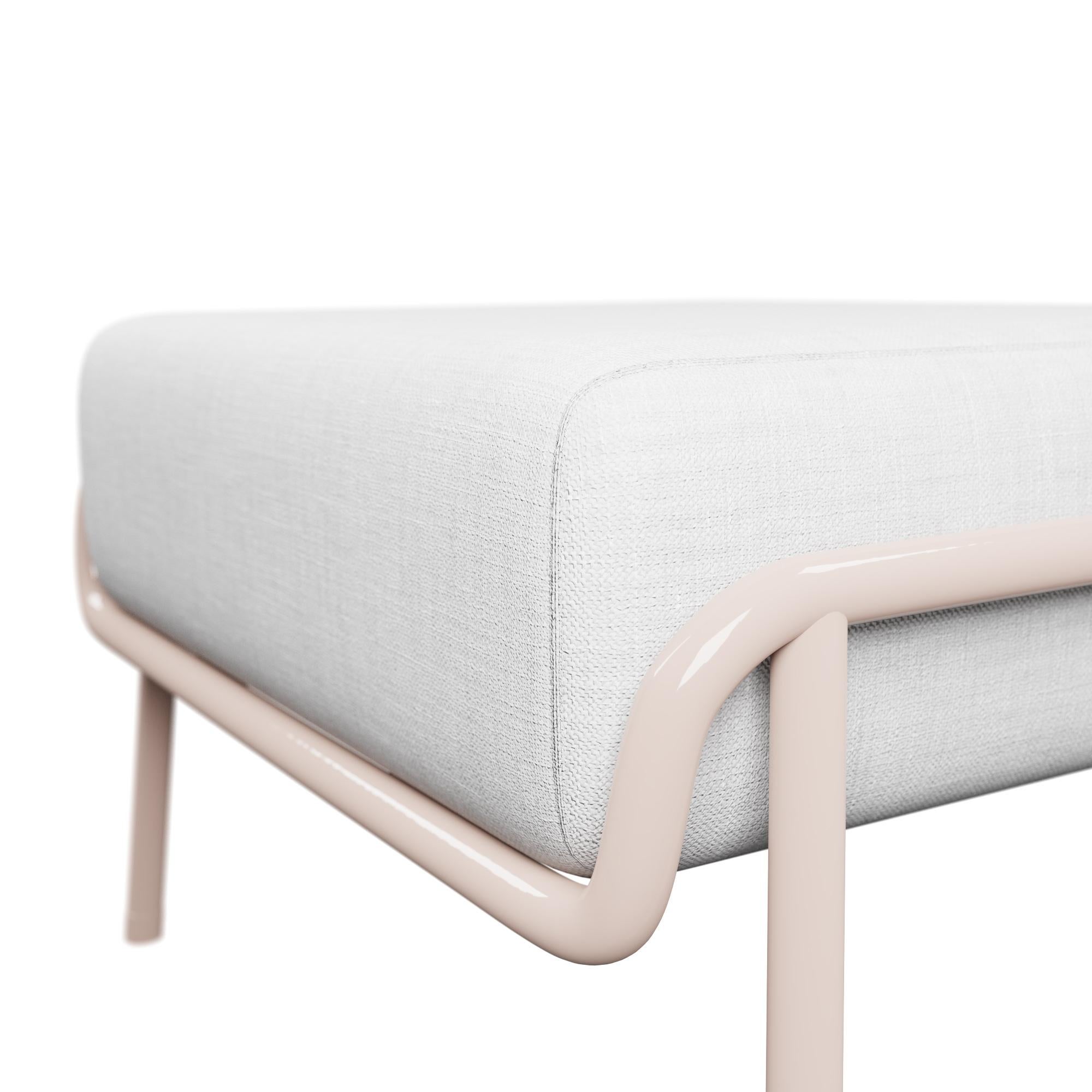 Vannerie Ottoman industriel Finition MistRose DUV Tissu crème avec fabrication artisanale Murmurio en vente