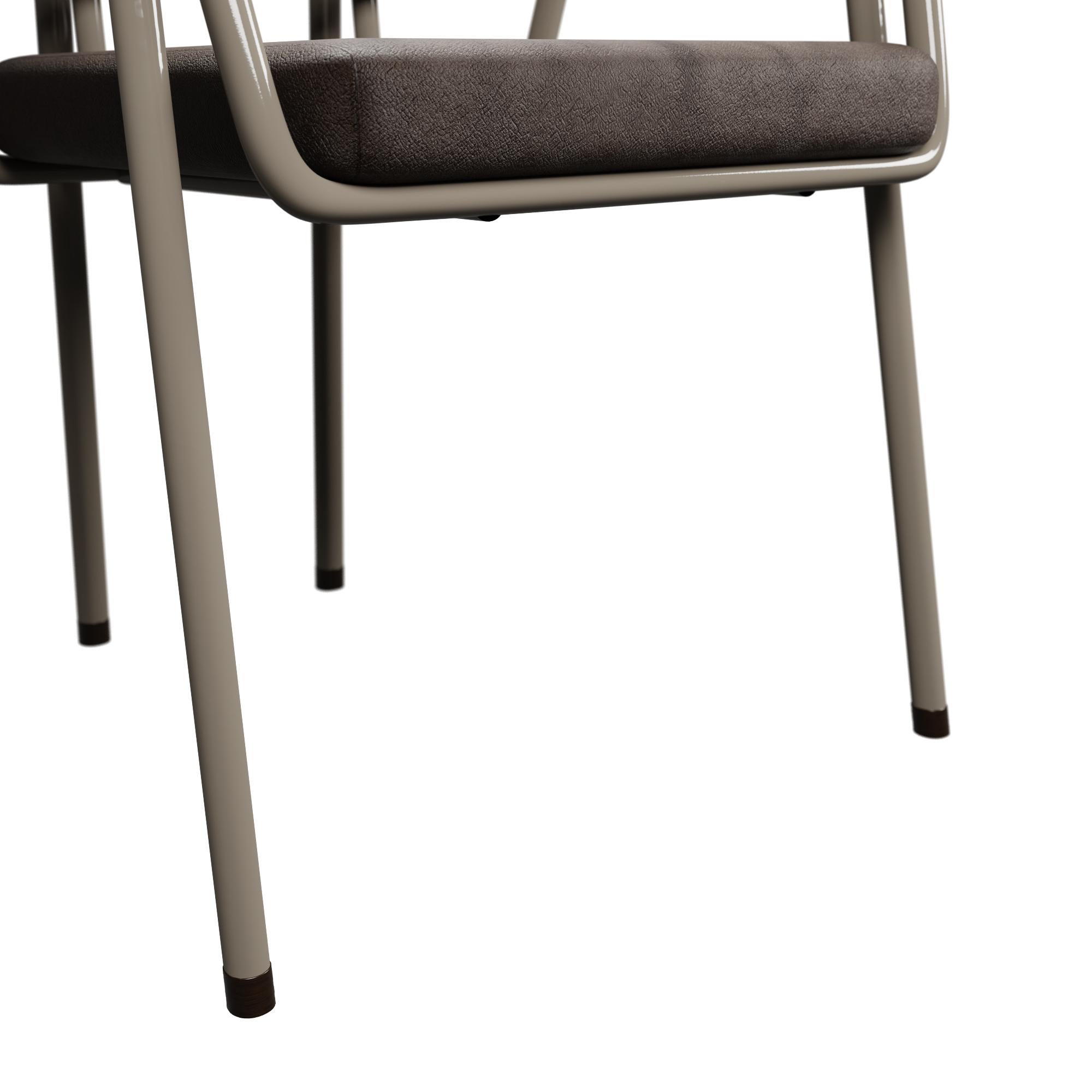 Vannerie Chaise industrielle Mocha avec bras en cuir Cocoa fabriquée à la main par Murmurio en vente