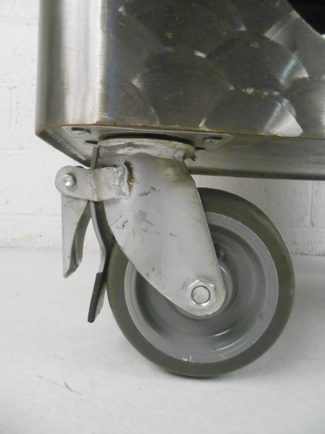 Industrial Modern Service Cart in Copper and Steel In Good Condition In Brooklyn, NY