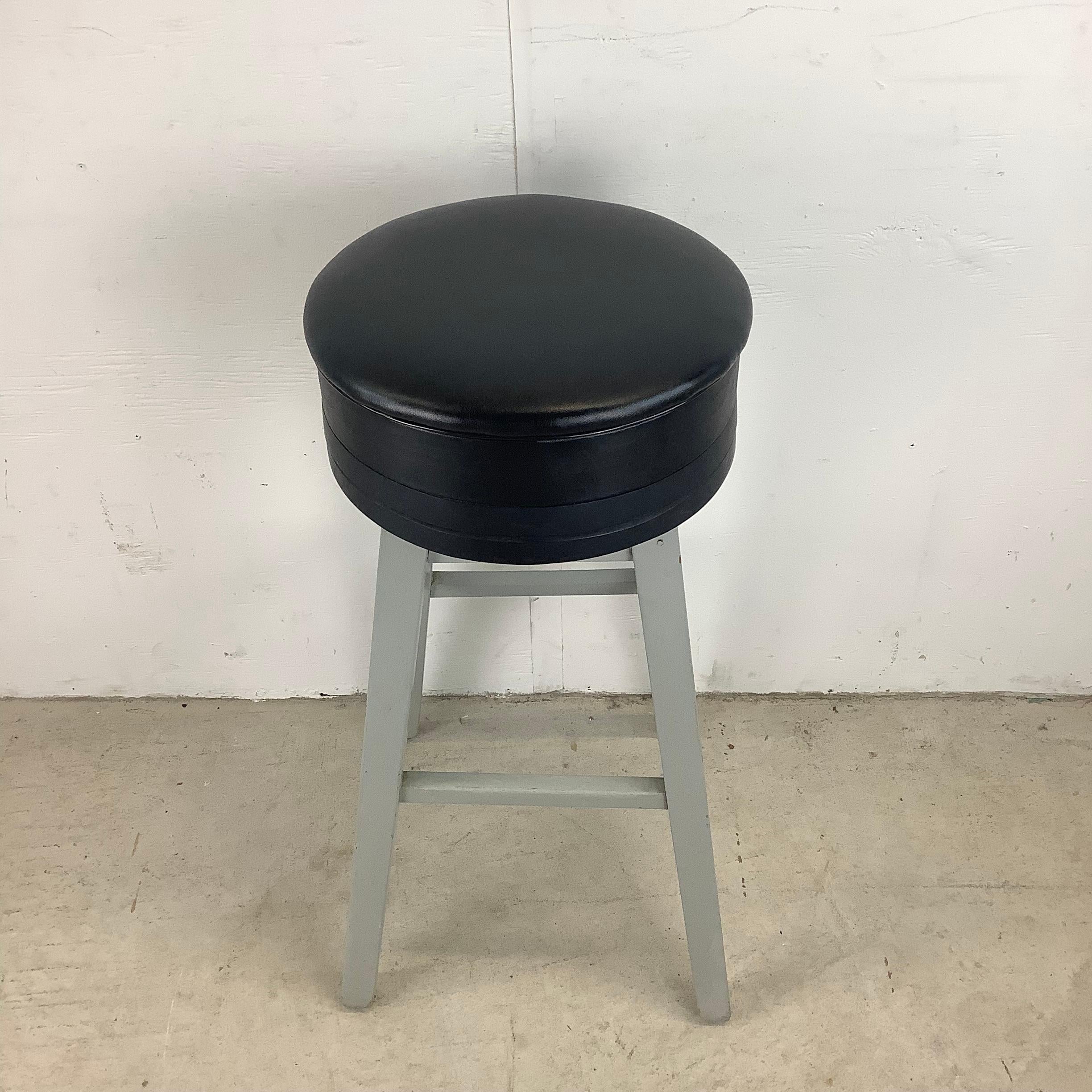Industrial Modern Stool In Good Condition For Sale In Trenton, NJ