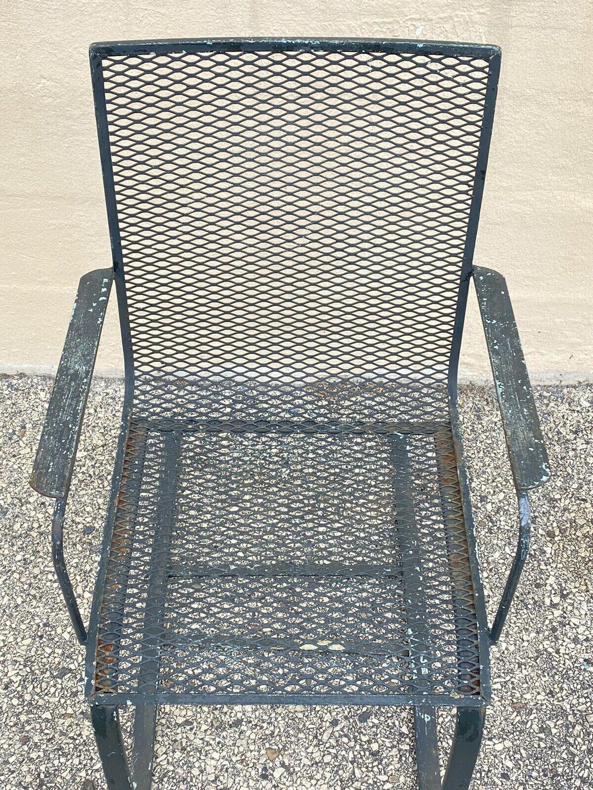 Moderne Chaise de jardin patio Cantilever en fer forgé industriel et métal à ressort en vente